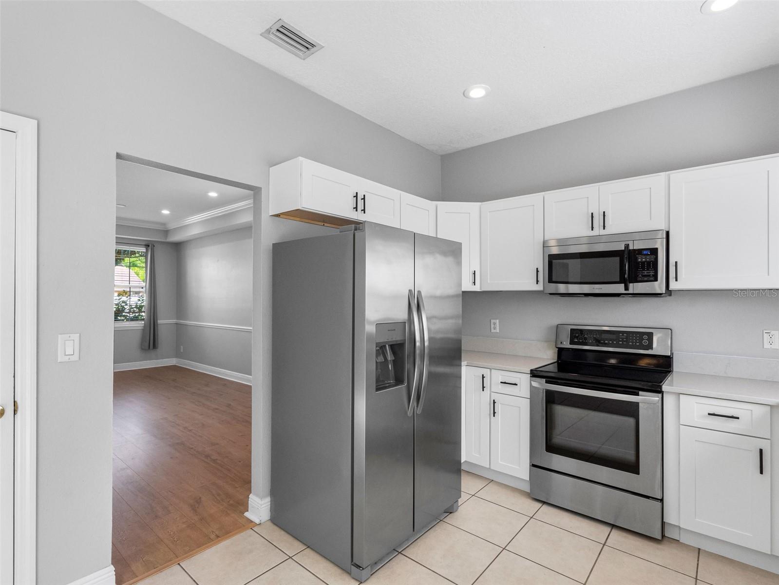 Listing photo id 12 for 8806 Bayaud Drive