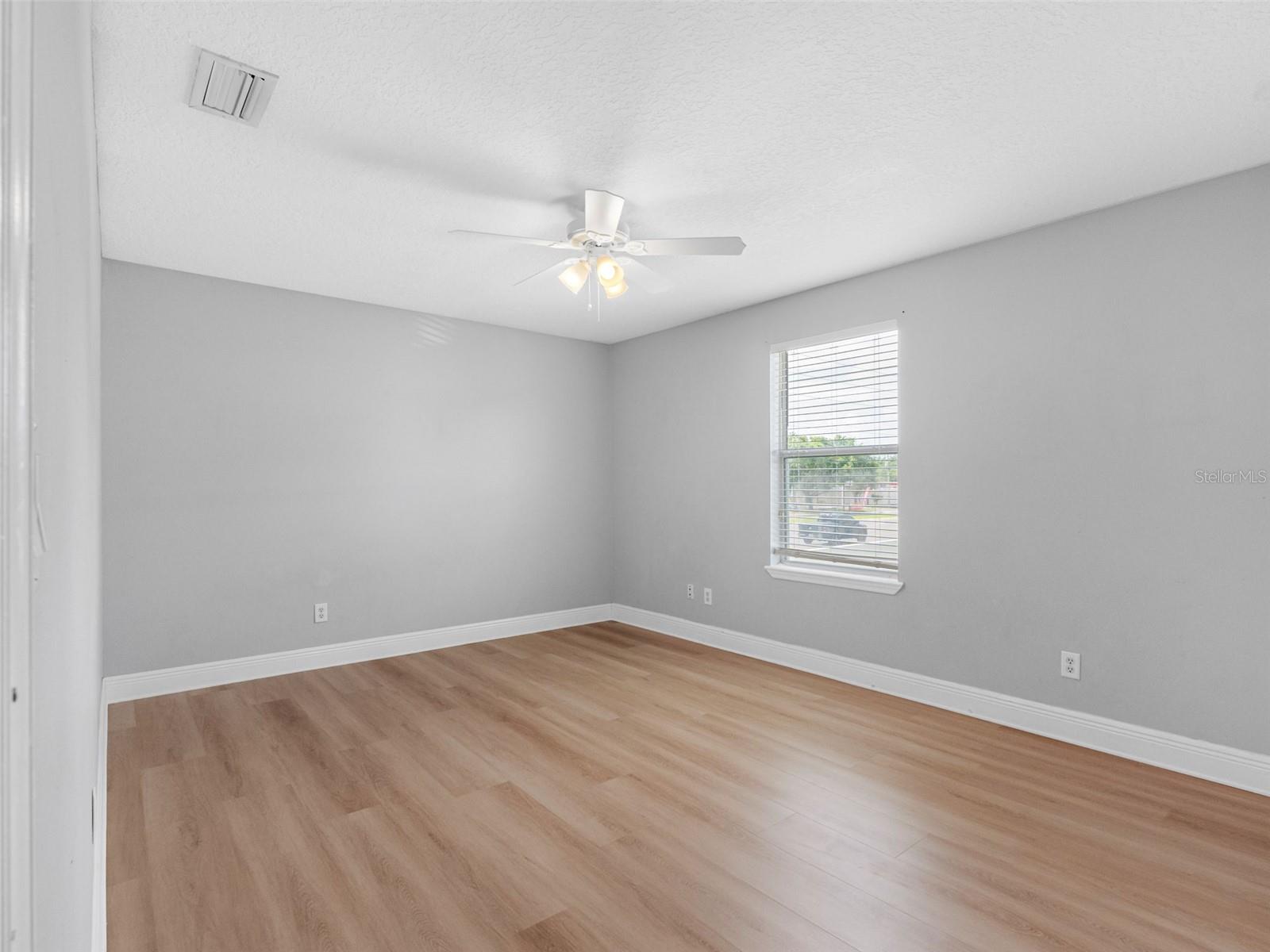Listing photo id 19 for 8806 Bayaud Drive