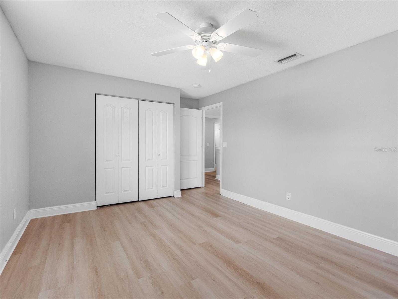 Listing photo id 20 for 8806 Bayaud Drive