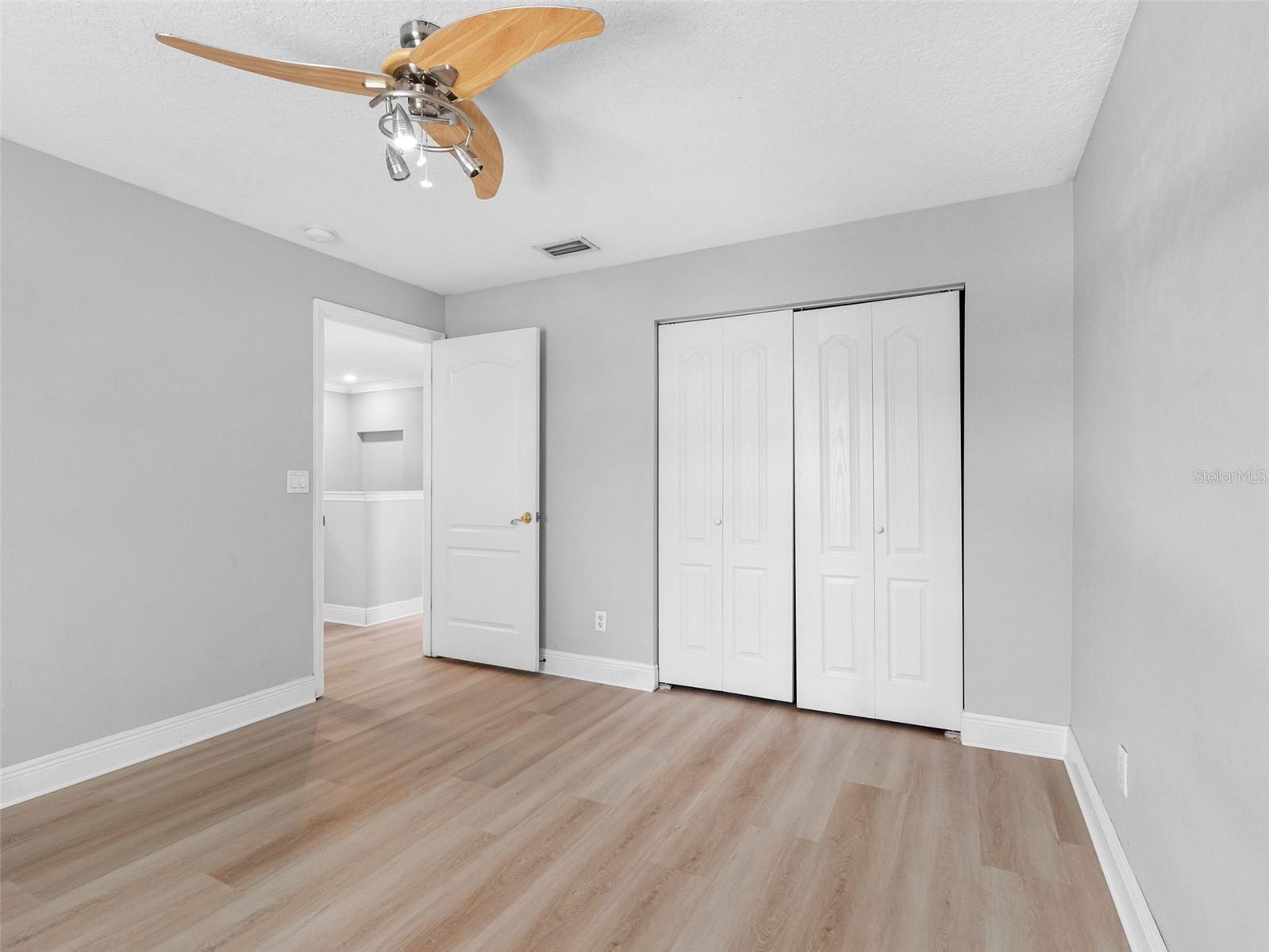 Listing photo id 22 for 8806 Bayaud Drive