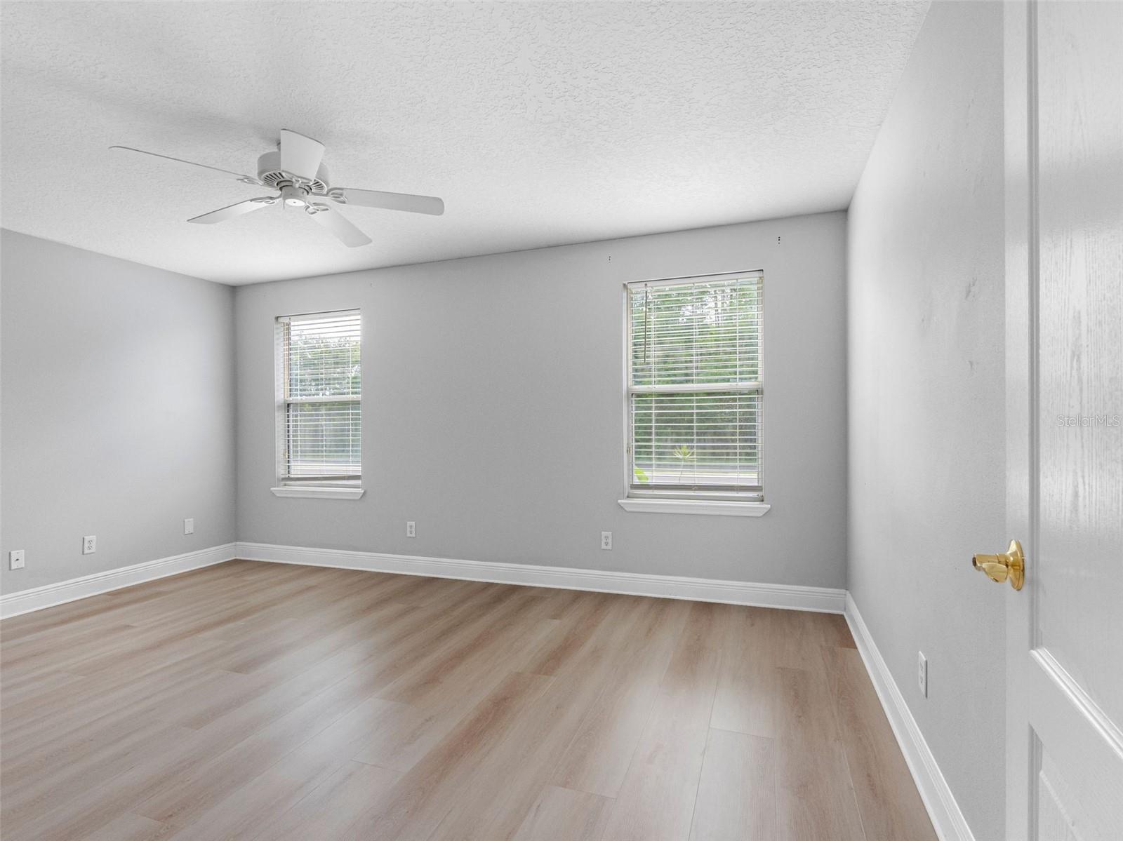 Listing photo id 26 for 8806 Bayaud Drive