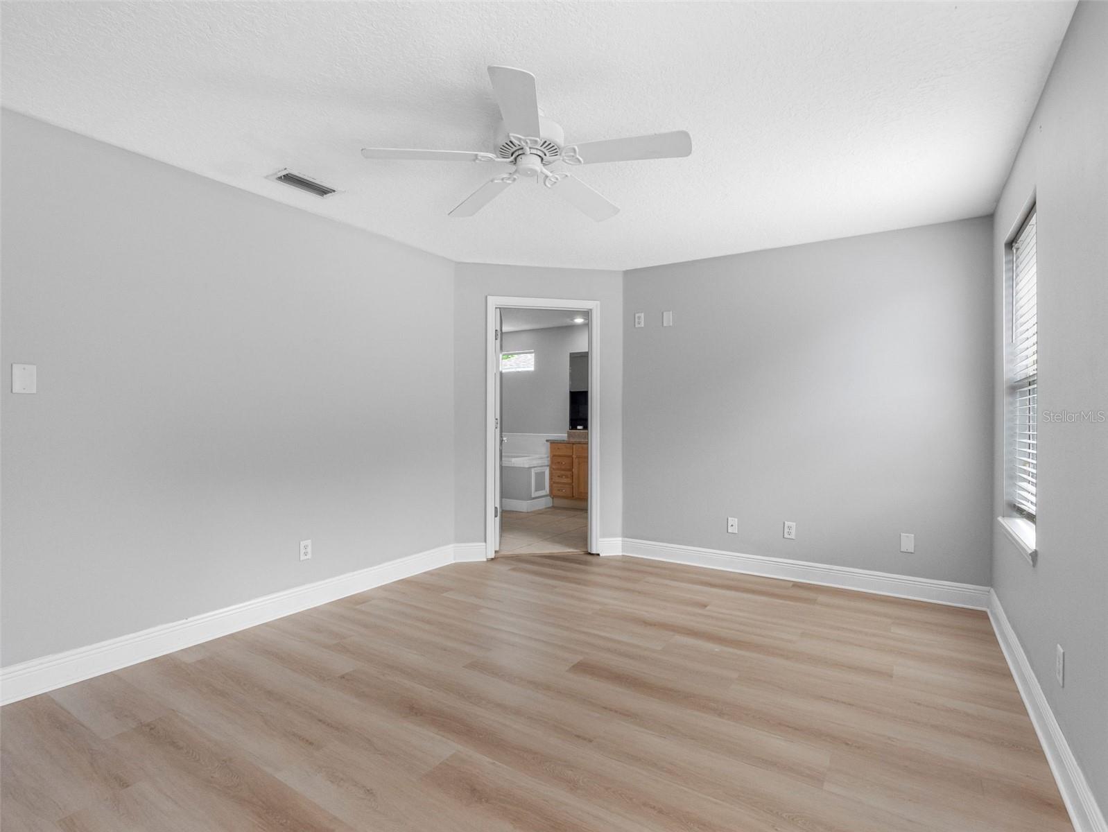 Listing photo id 27 for 8806 Bayaud Drive