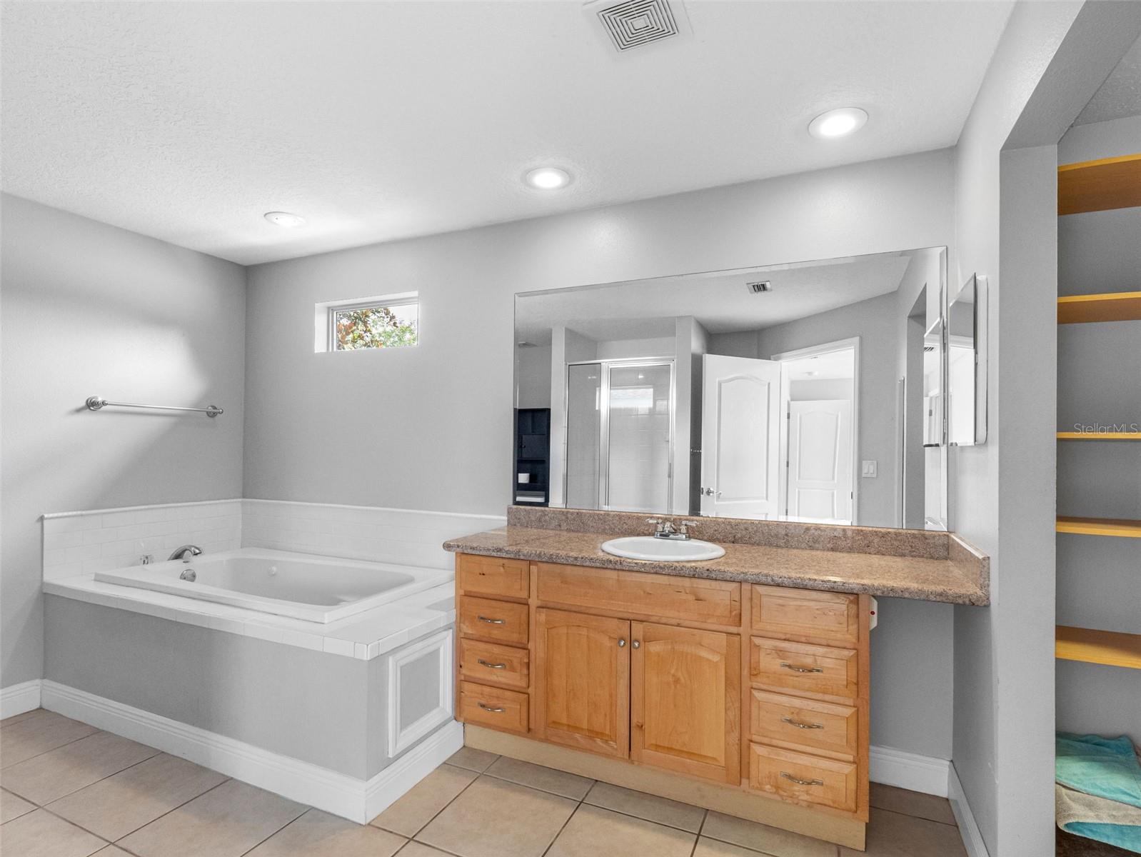 Listing photo id 29 for 8806 Bayaud Drive