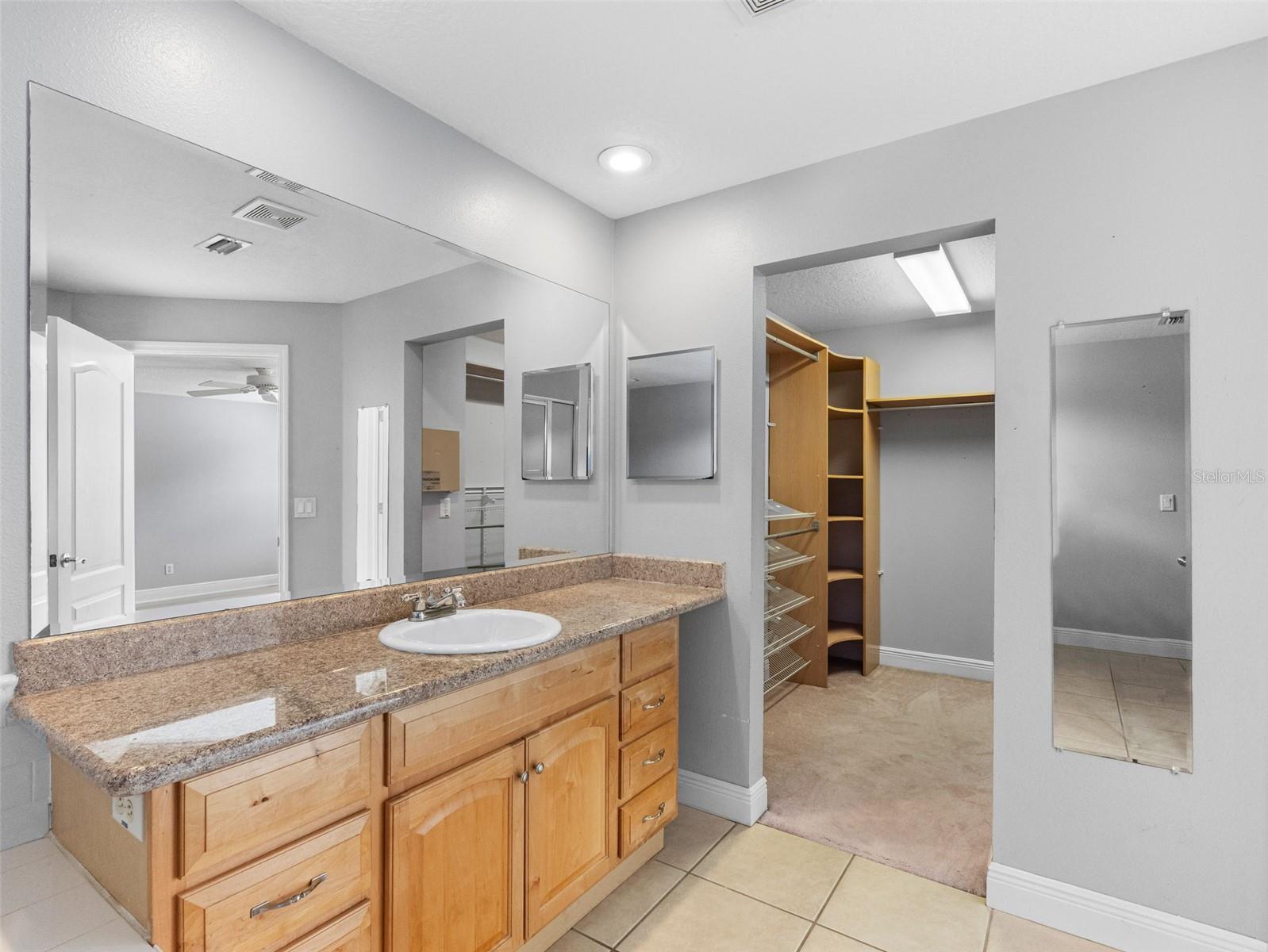 Listing photo id 30 for 8806 Bayaud Drive