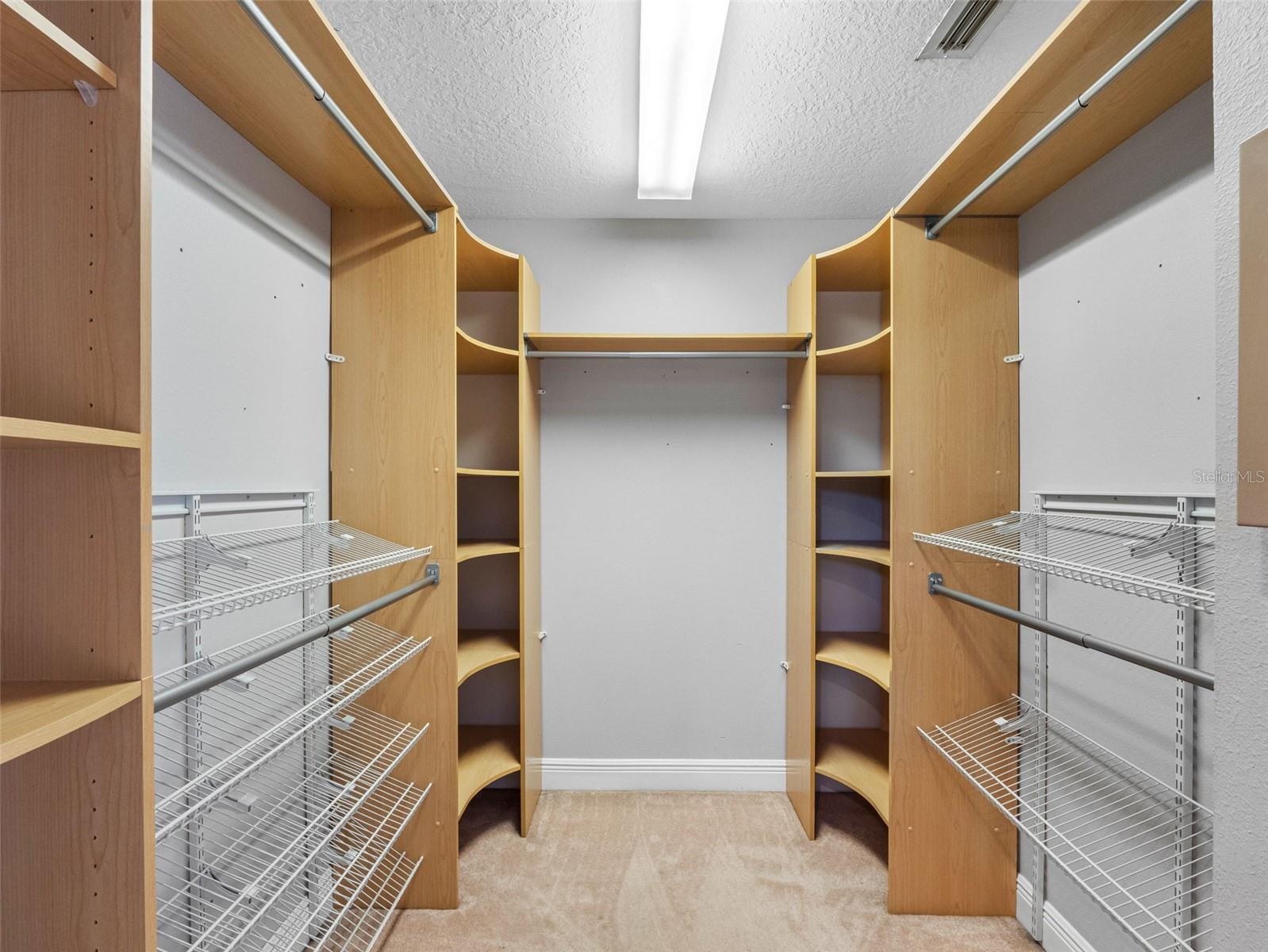Listing photo id 32 for 8806 Bayaud Drive