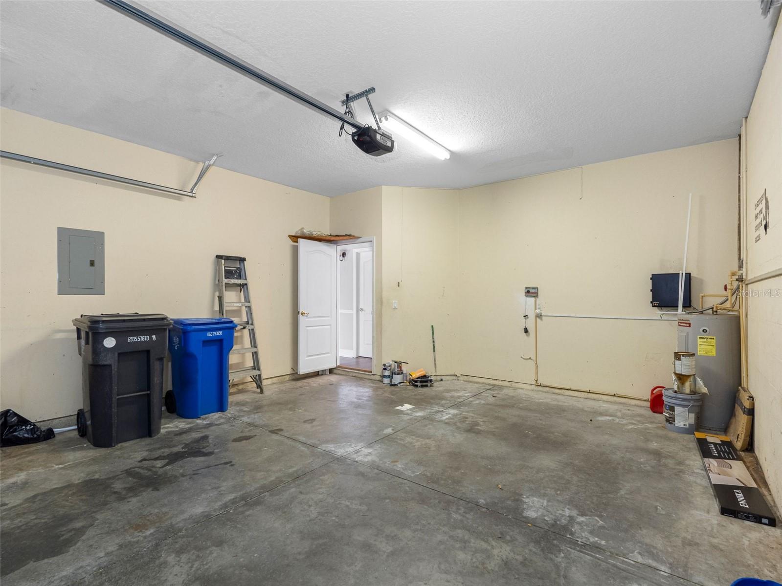 Listing photo id 33 for 8806 Bayaud Drive