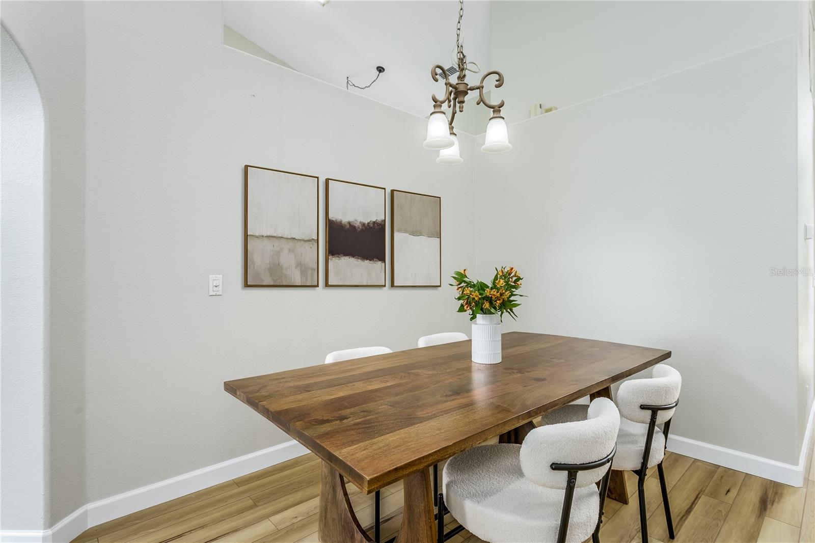 Image 5 of 27 For 12335 Glenfield Avenue
