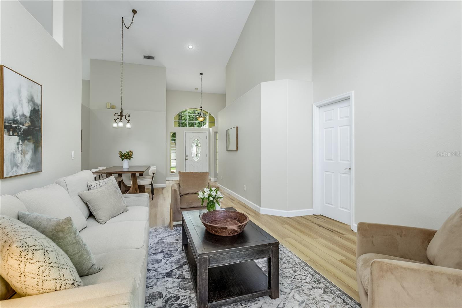 Image 6 of 27 For 12335 Glenfield Avenue