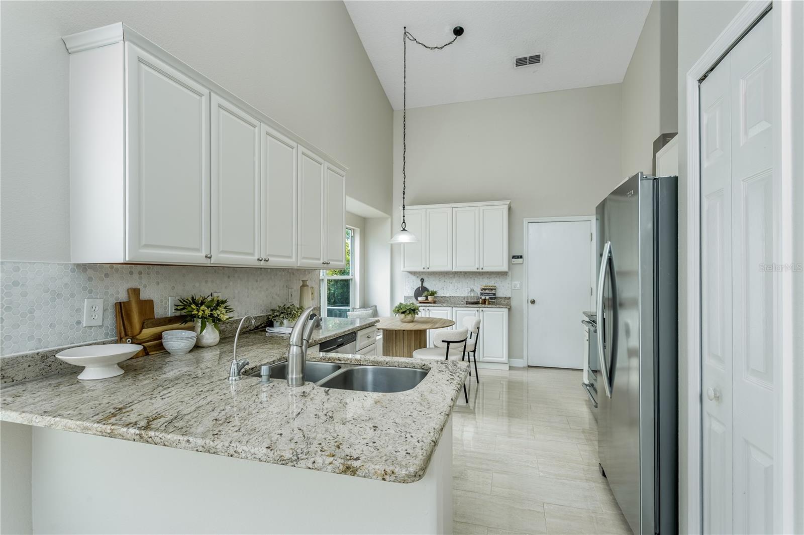 Image 7 of 27 For 12335 Glenfield Avenue