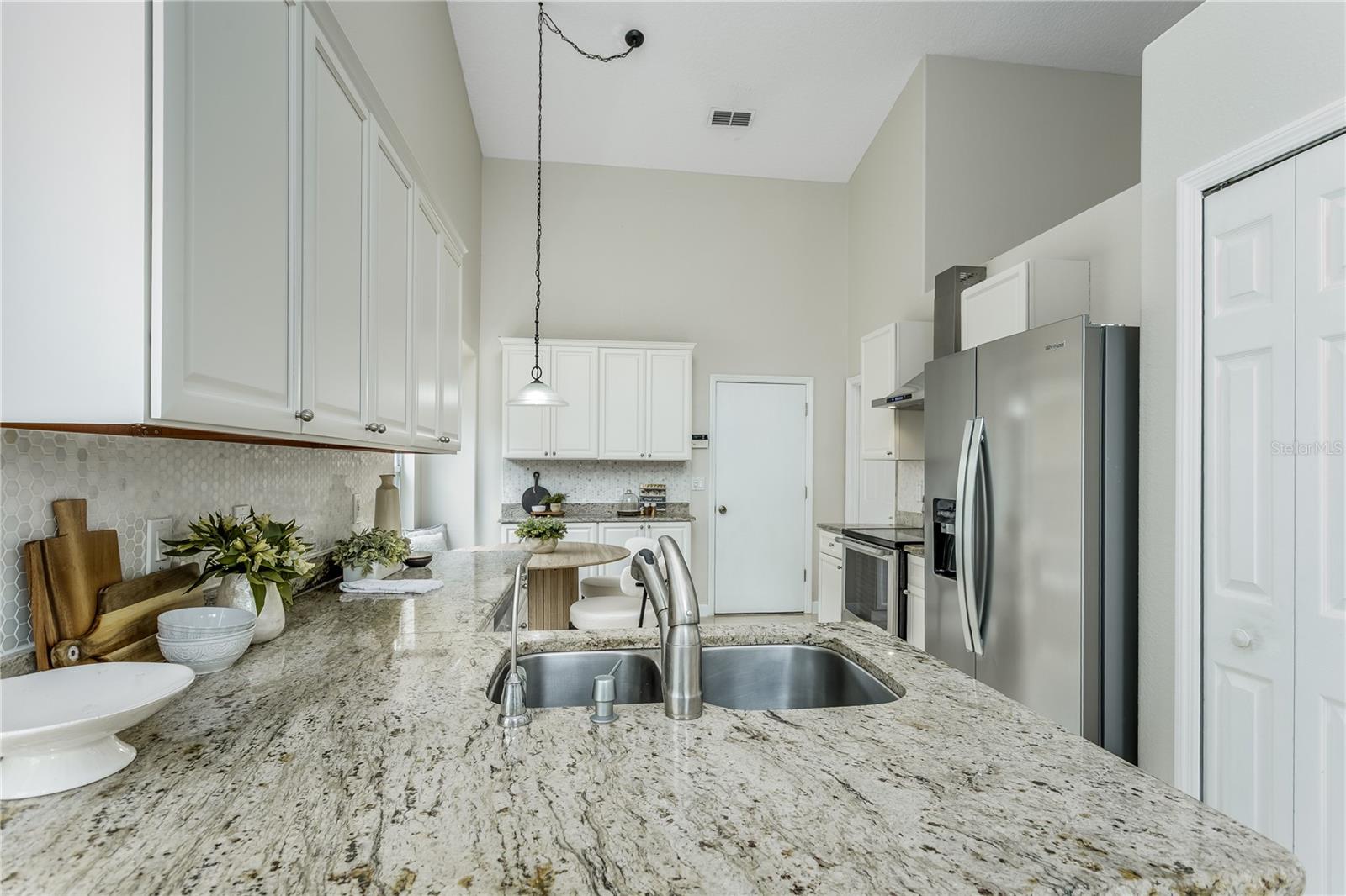 Image 8 of 27 For 12335 Glenfield Avenue