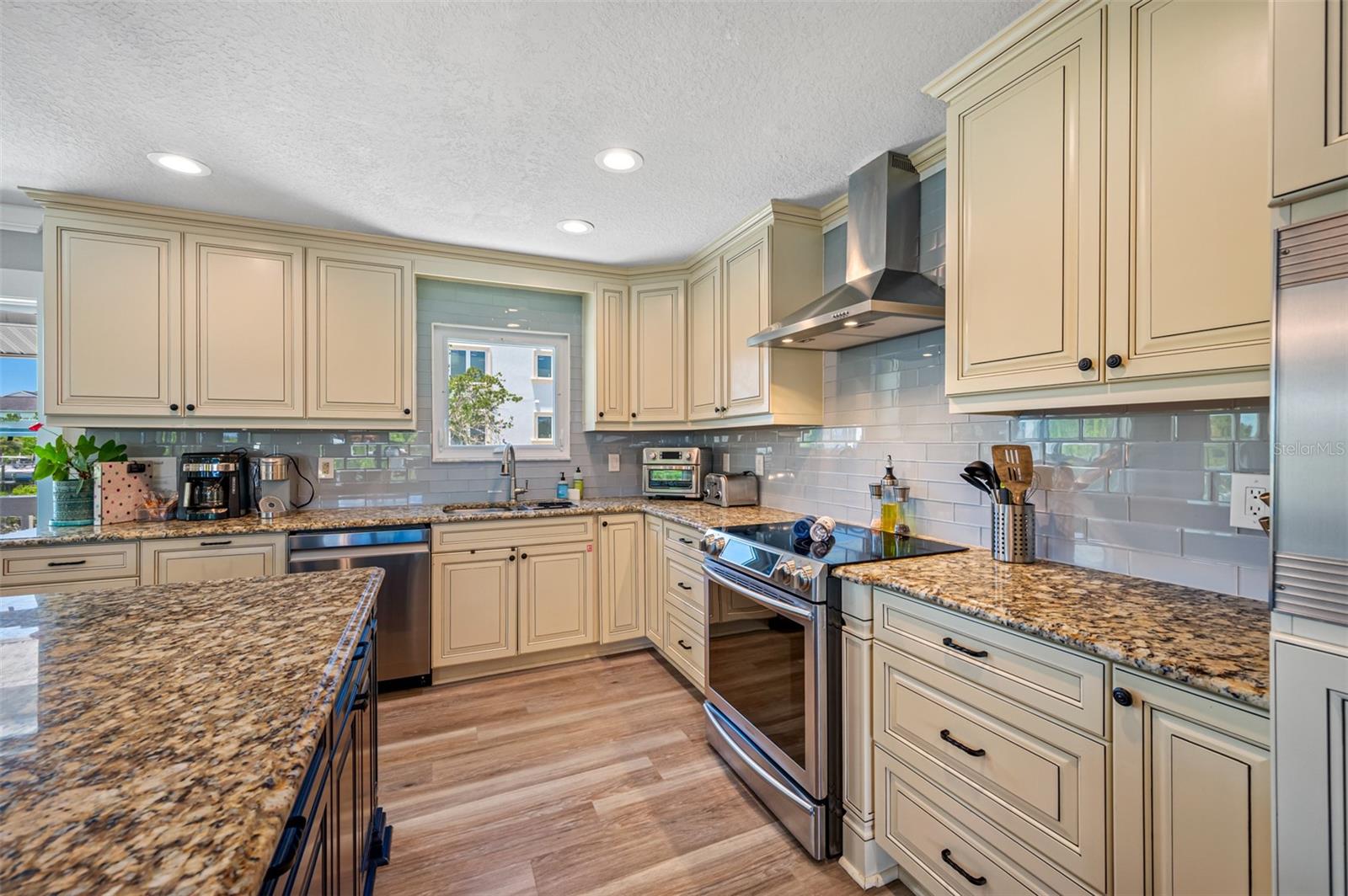 Image 15 of 80 For 601 & 605 2nd Street