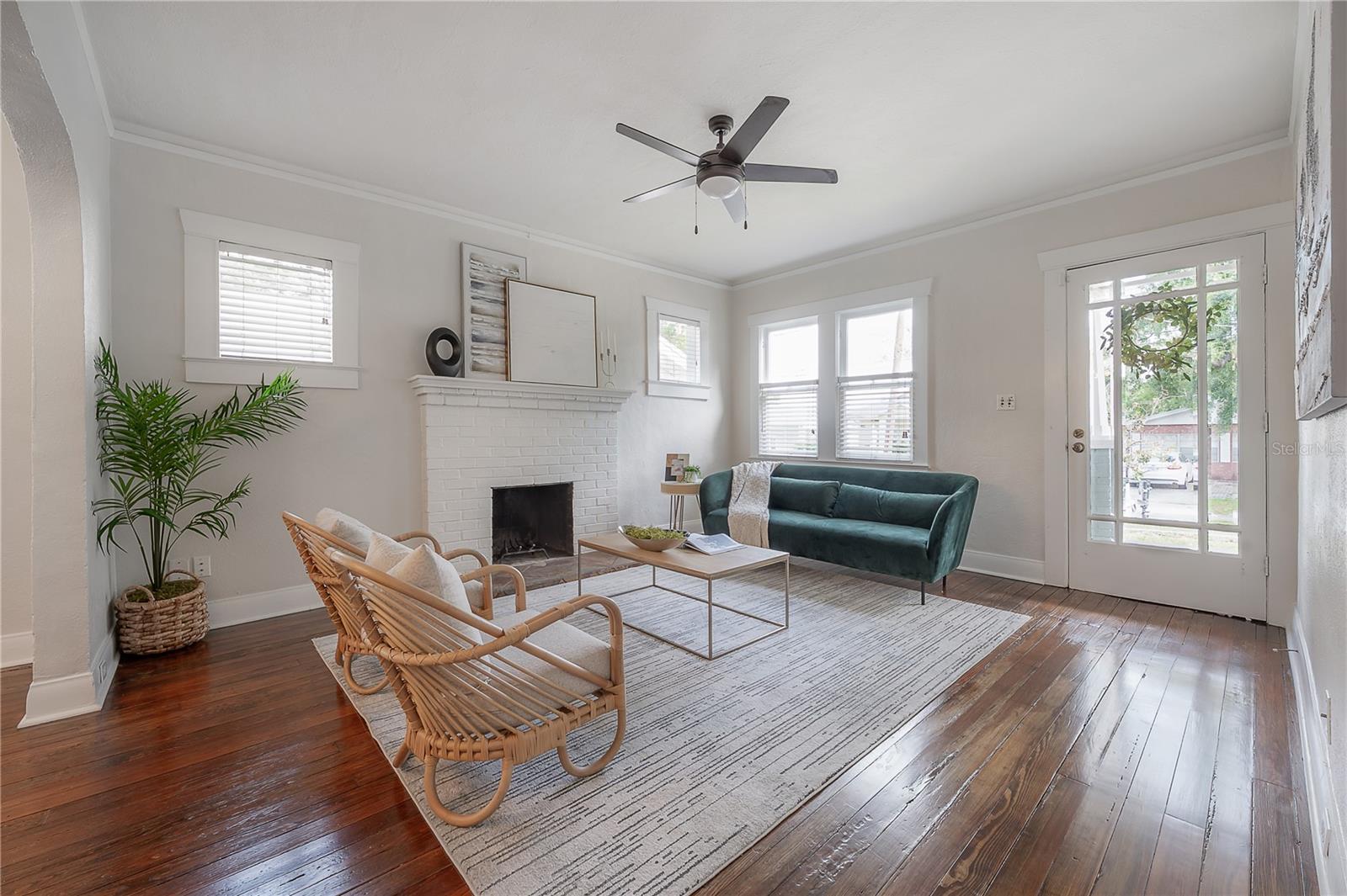 Image 13 of 64 For 318 Haya Street