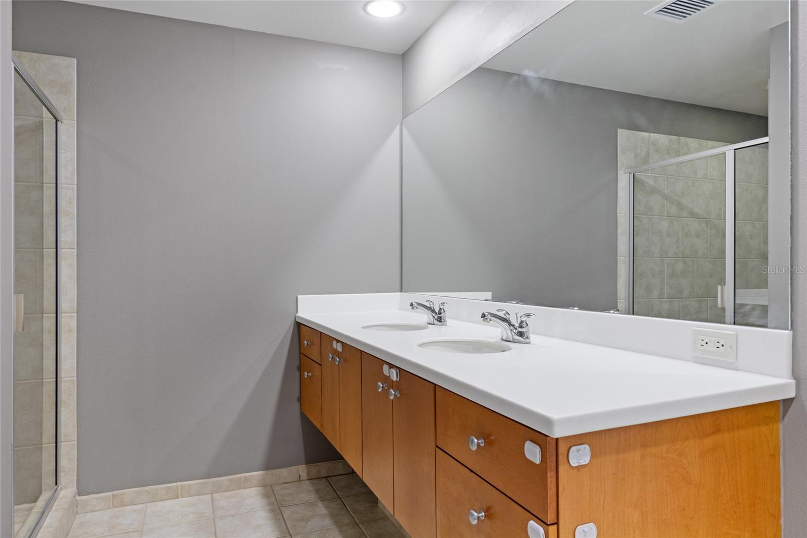 Image 15 of 33 For 1208 Kennedy Boulevard 1021