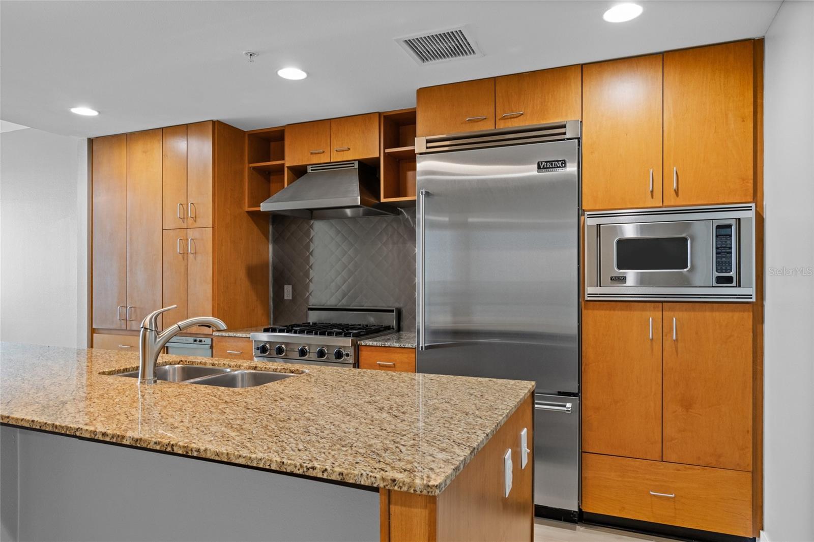 Image 5 of 33 For 1208 Kennedy Boulevard 1021