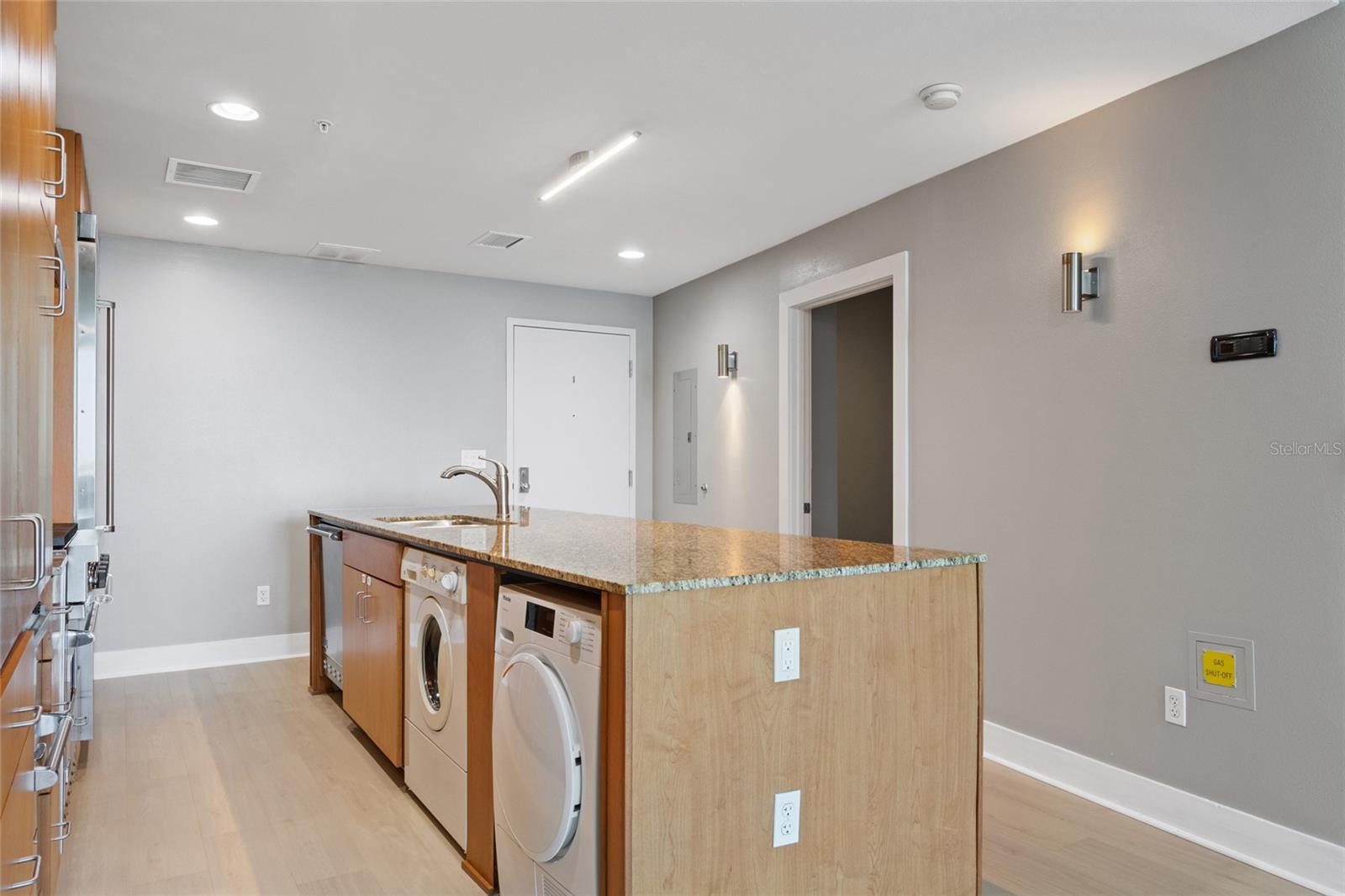 Image 8 of 33 For 1208 Kennedy Boulevard 1021