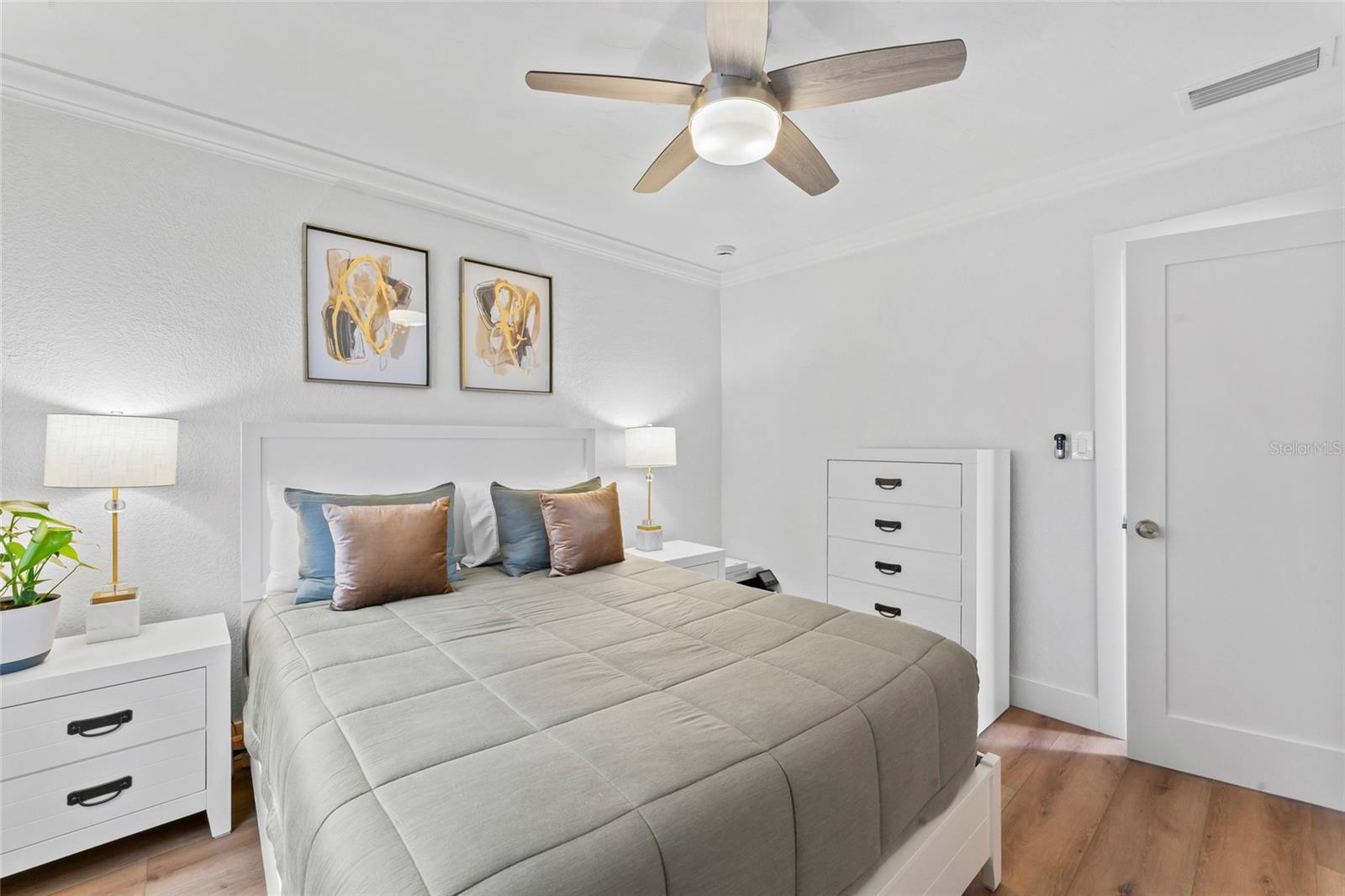 Listing photo id 8 for 9000 Bay Street Ne