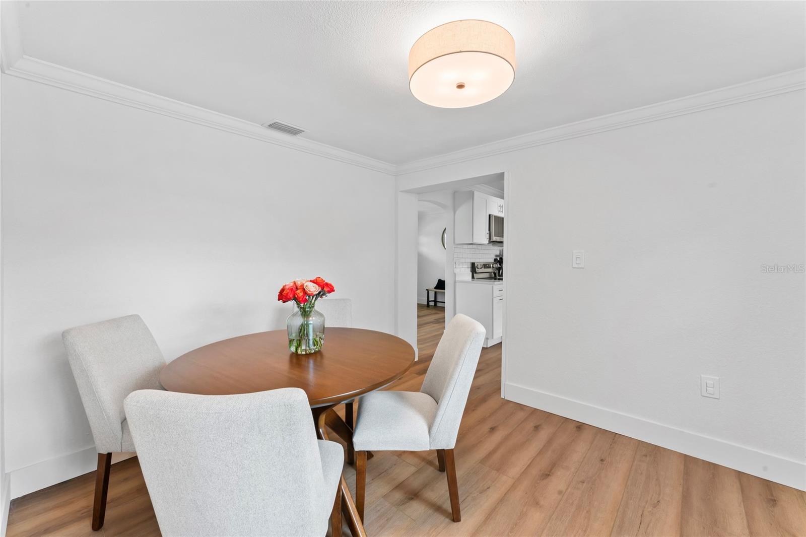 Listing photo id 12 for 9000 Bay Street Ne