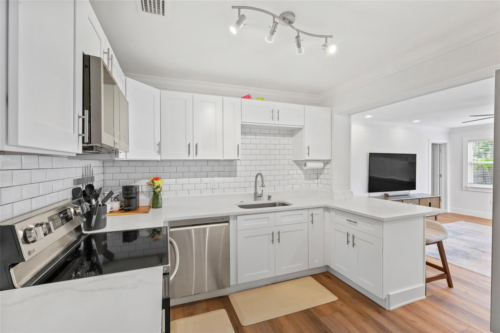 Listing photo id 15 for 9000 Bay Street Ne