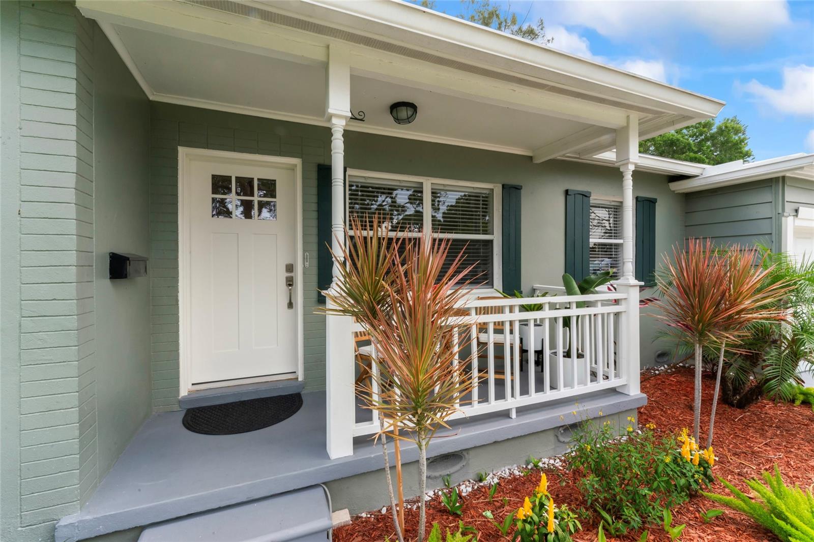 Listing photo id 0 for 9000 Bay Street Ne