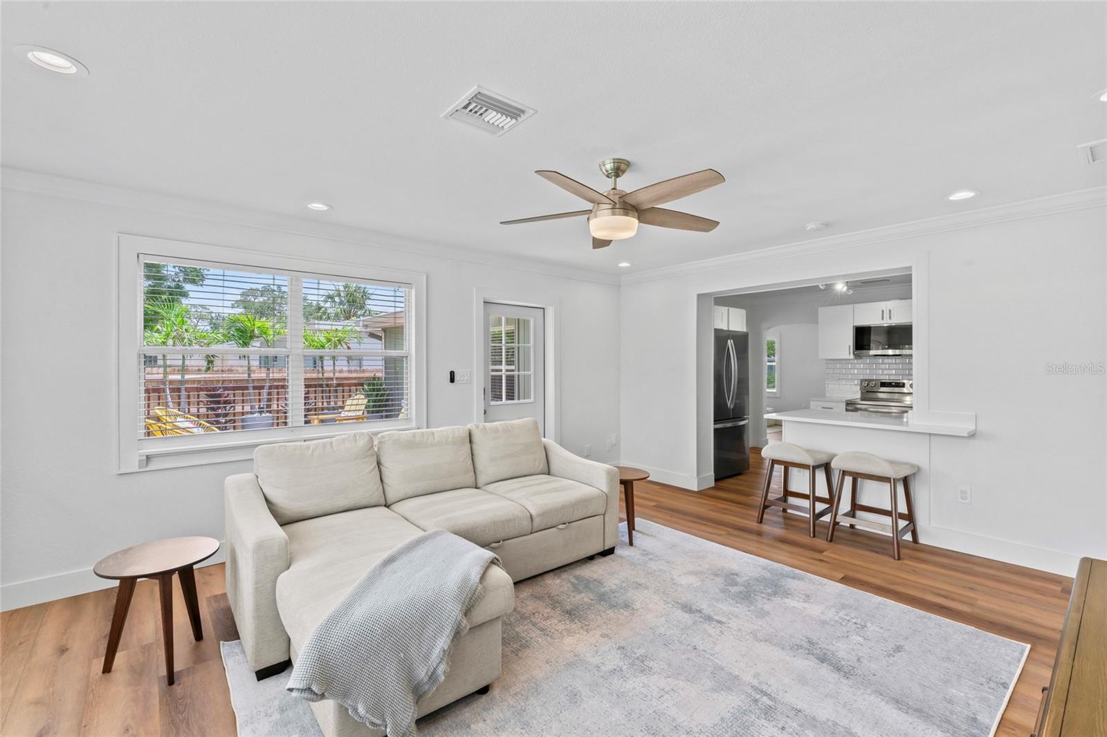 Listing photo id 23 for 9000 Bay Street Ne
