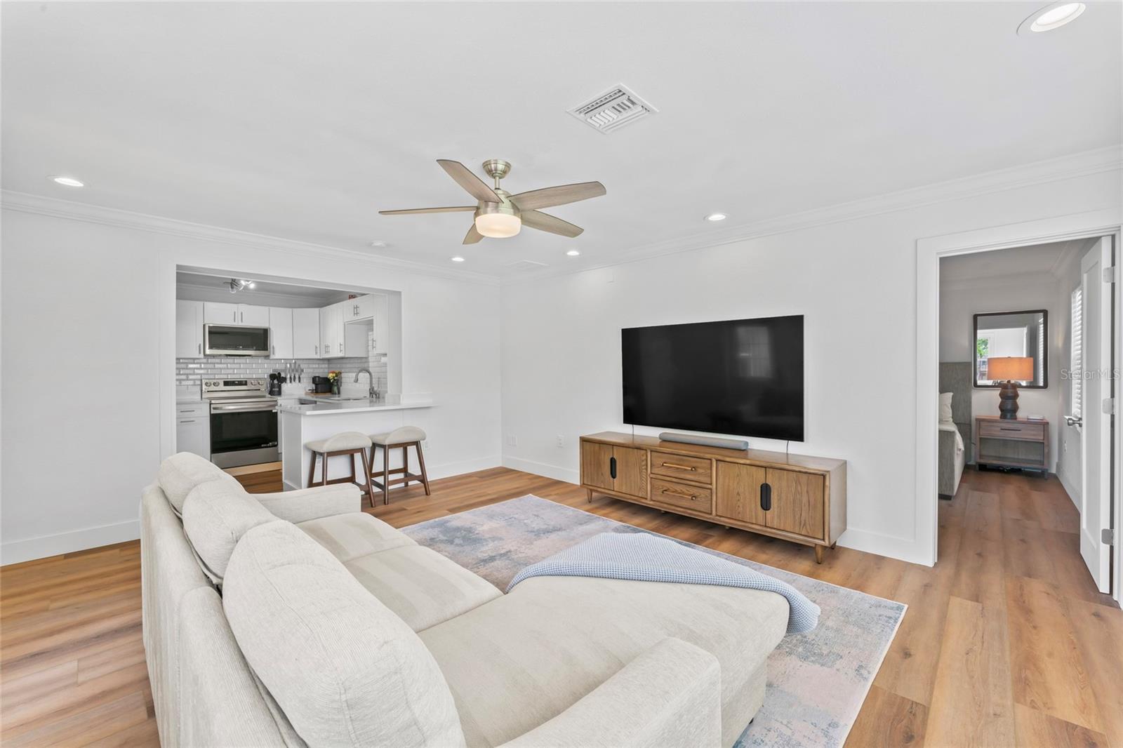 Listing photo id 24 for 9000 Bay Street Ne