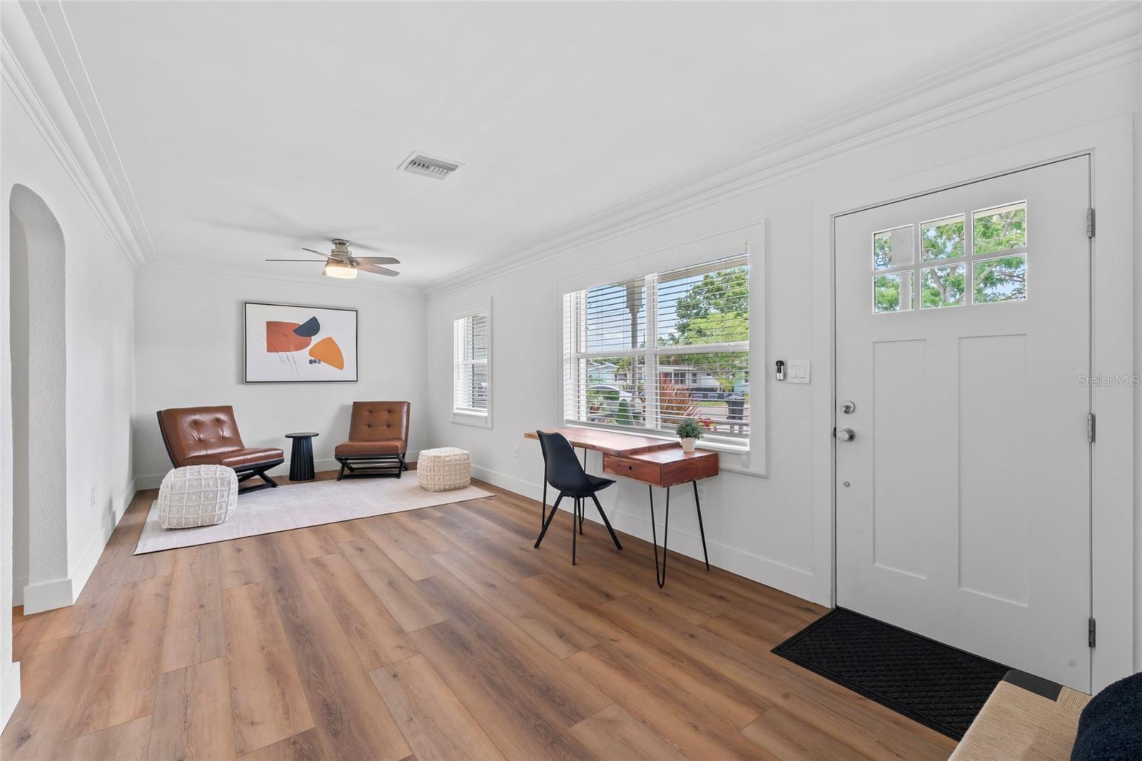 Listing photo id 2 for 9000 Bay Street Ne