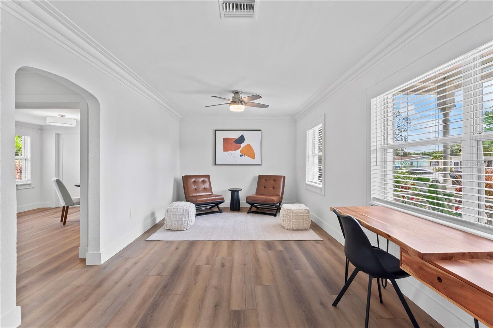 Listing photo id 3 for 9000 Bay Street Ne