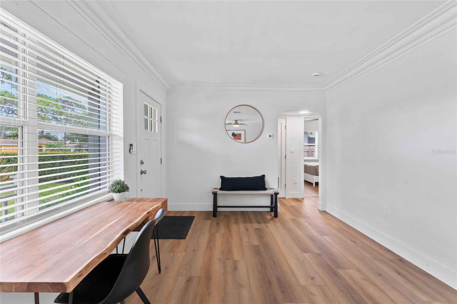 Listing photo id 4 for 9000 Bay Street Ne