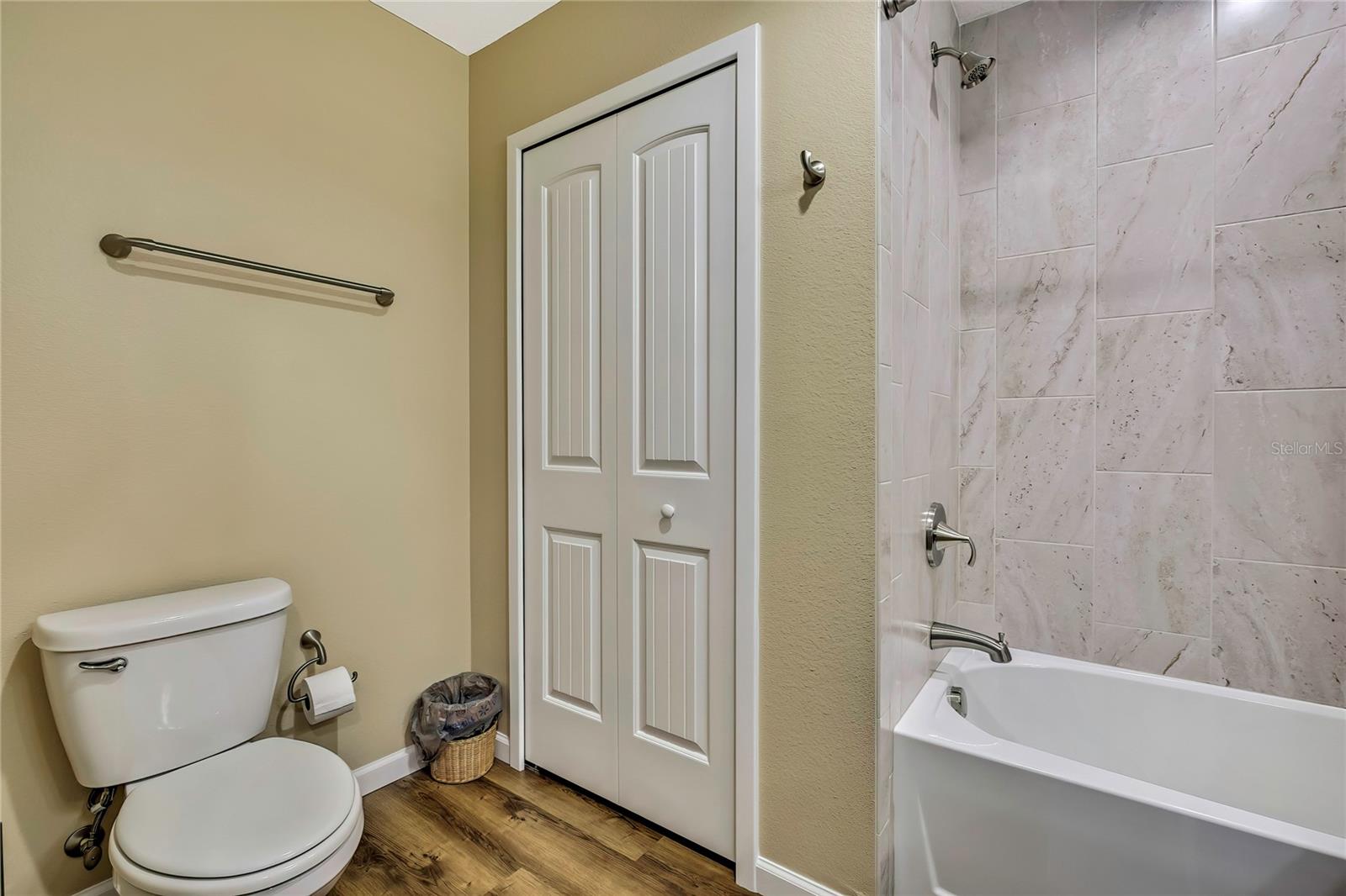 Image 23 of 69 For 4123 Daisy Drive