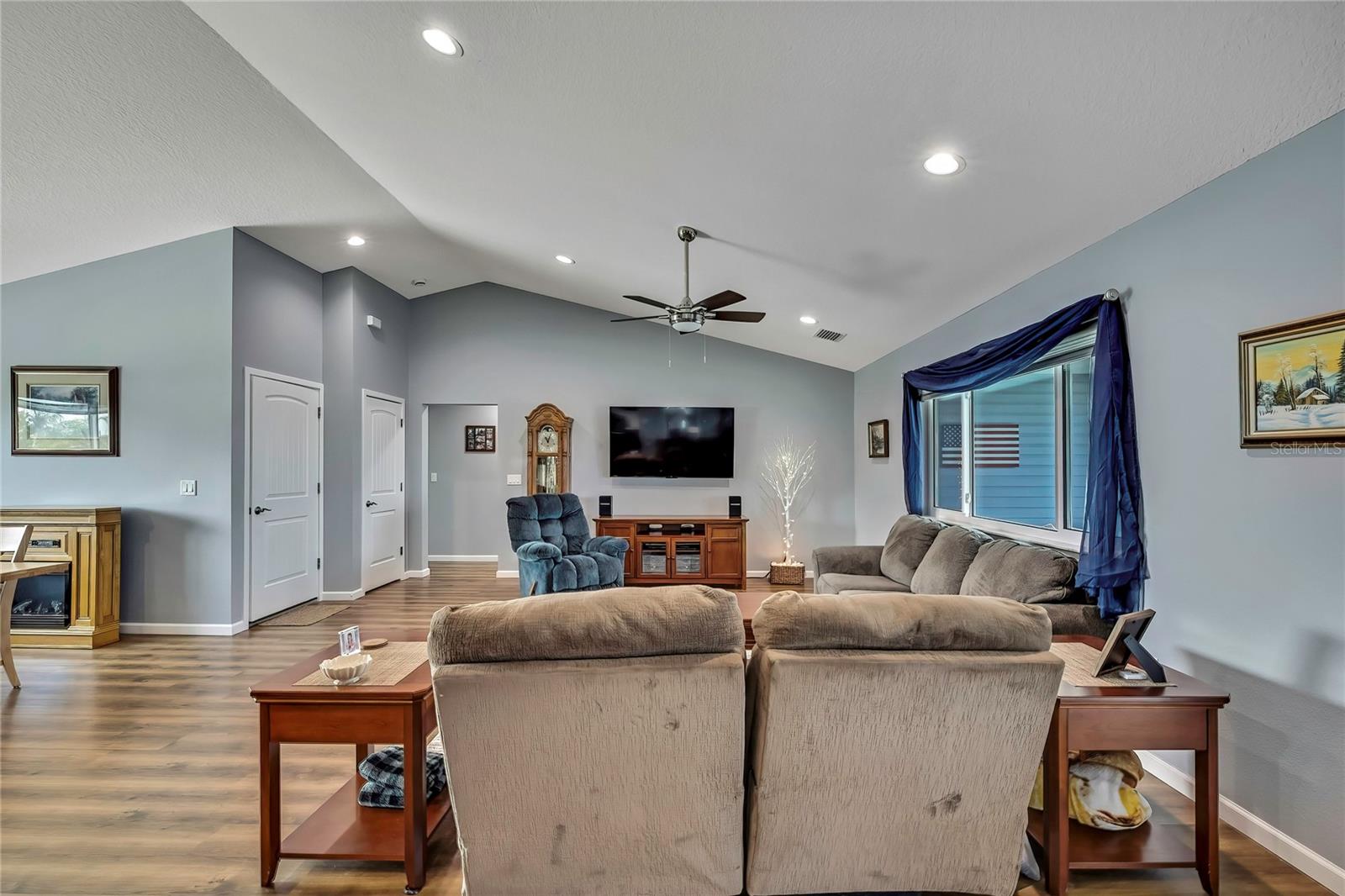 Image 6 of 69 For 4123 Daisy Drive