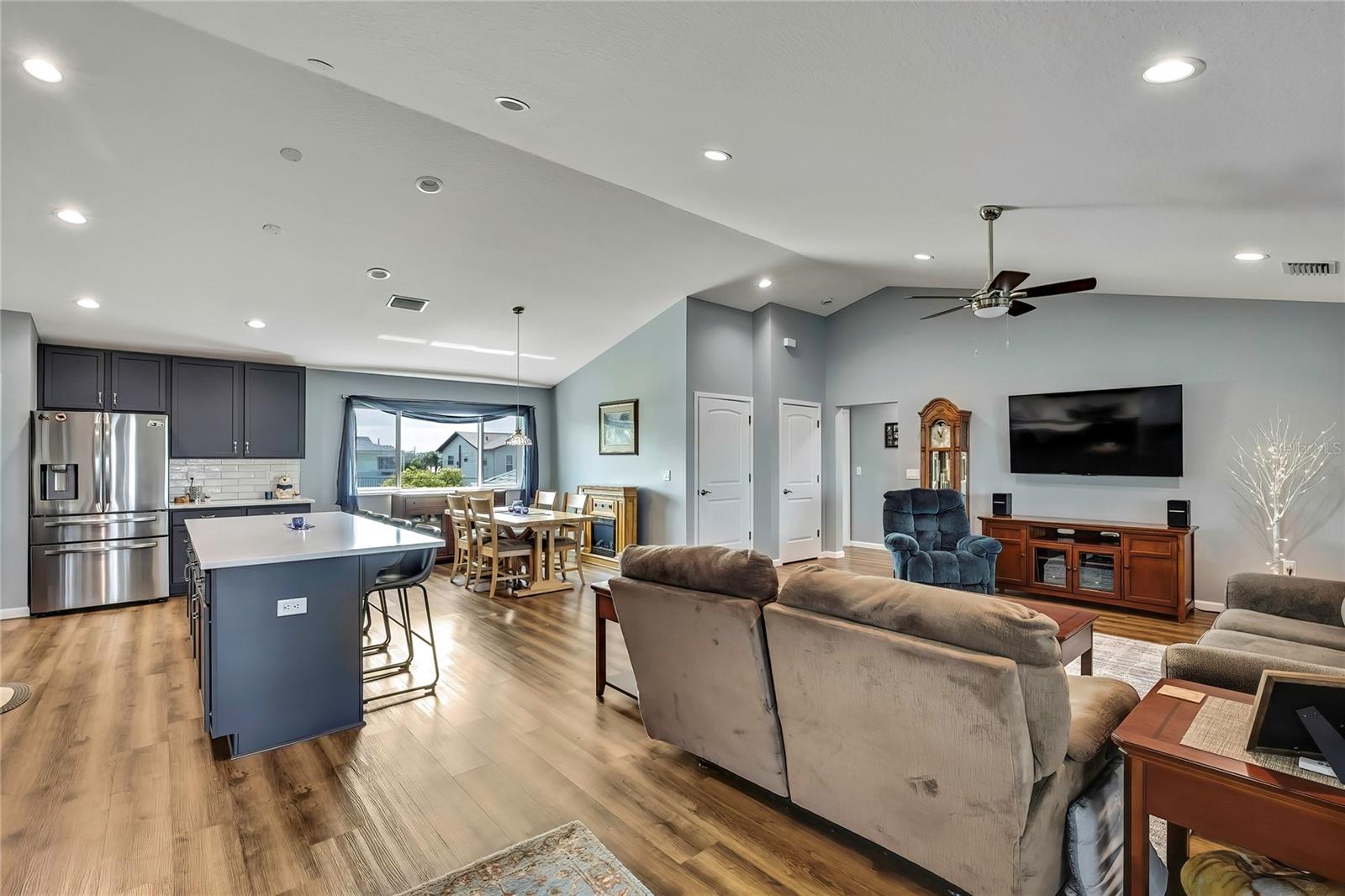 Image 7 of 69 For 4123 Daisy Drive