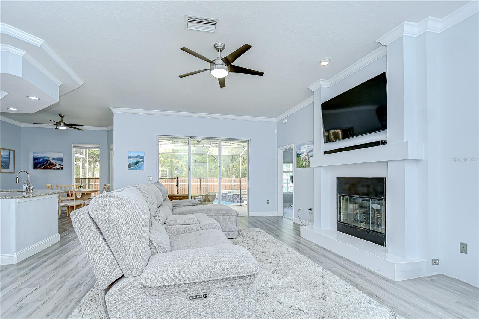 Image 10 of 39 For 9813 Woodbay Drive