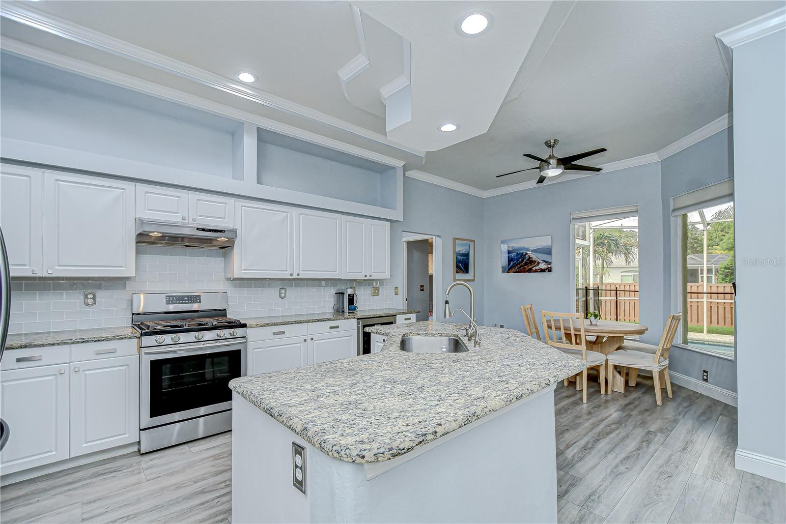 Image 12 of 39 For 9813 Woodbay Drive