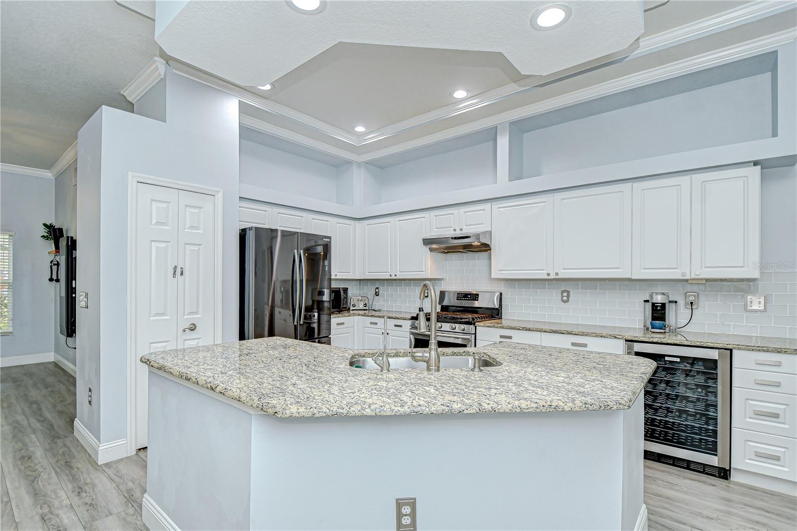 Image 13 of 39 For 9813 Woodbay Drive