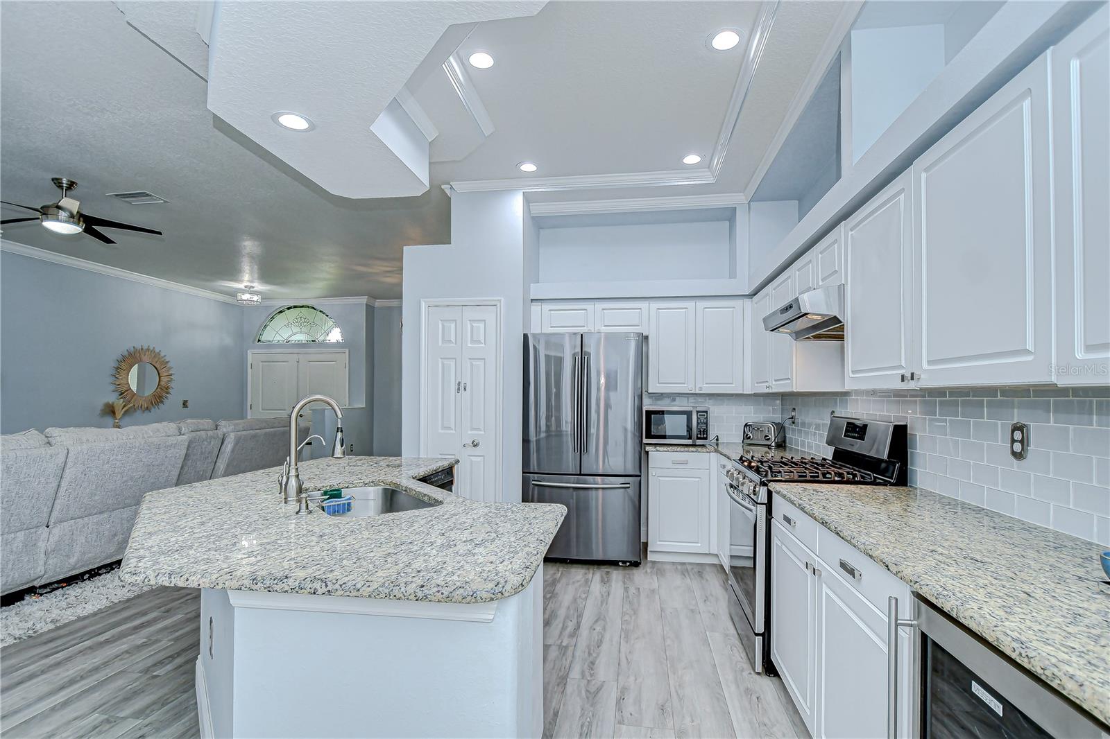 Image 14 of 39 For 9813 Woodbay Drive