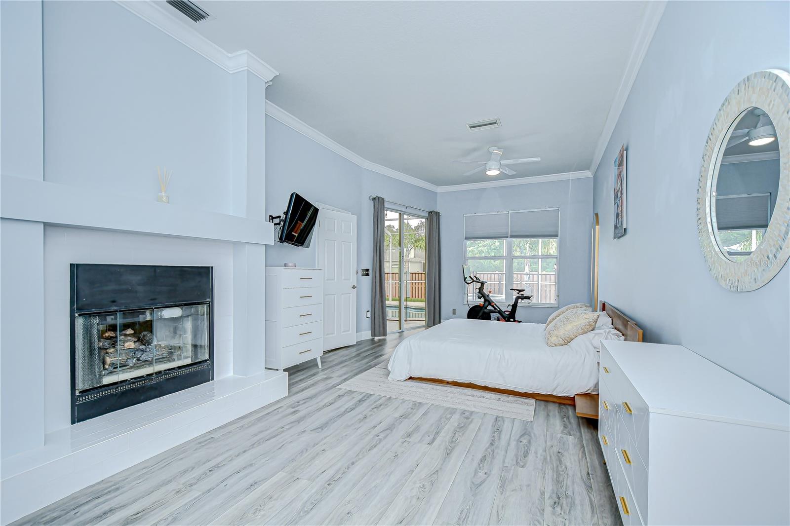 Image 19 of 39 For 9813 Woodbay Drive