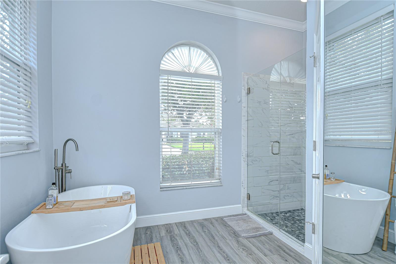 Image 21 of 39 For 9813 Woodbay Drive