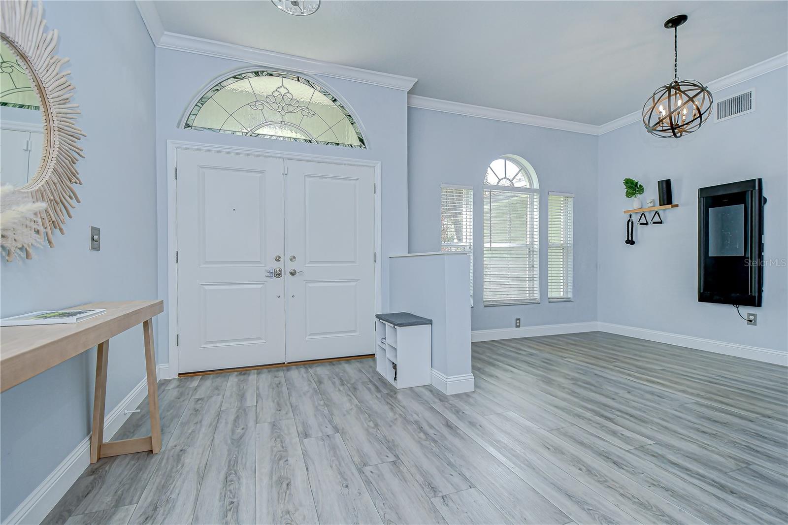 Image 5 of 39 For 9813 Woodbay Drive