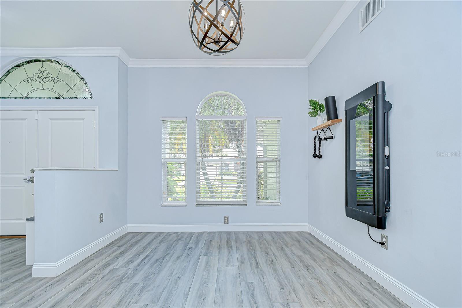Image 7 of 39 For 9813 Woodbay Drive