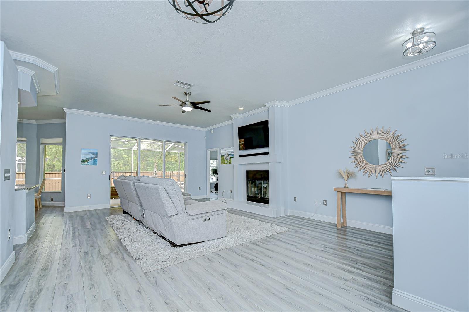 Image 8 of 39 For 9813 Woodbay Drive