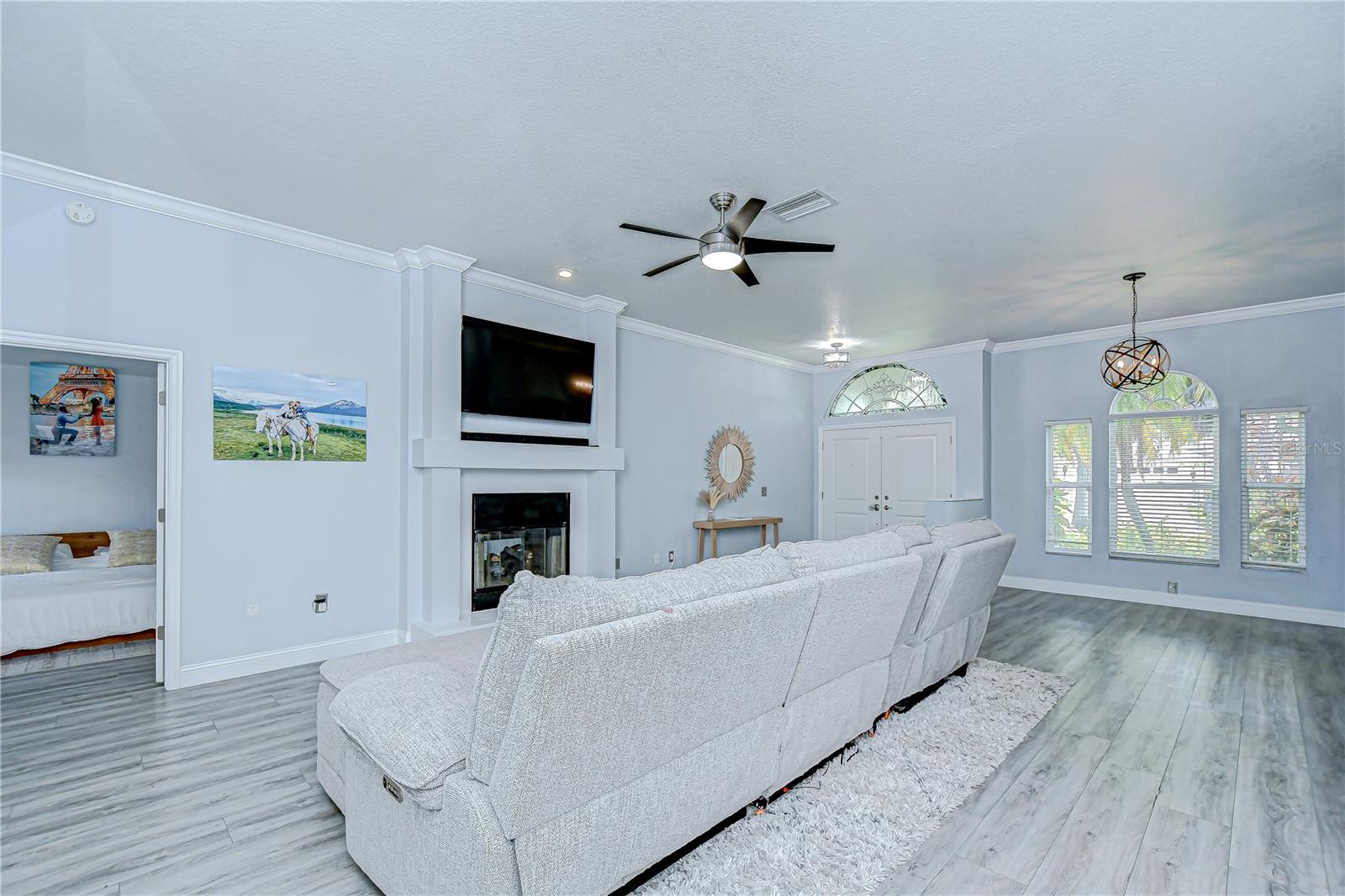 Image 9 of 39 For 9813 Woodbay Drive