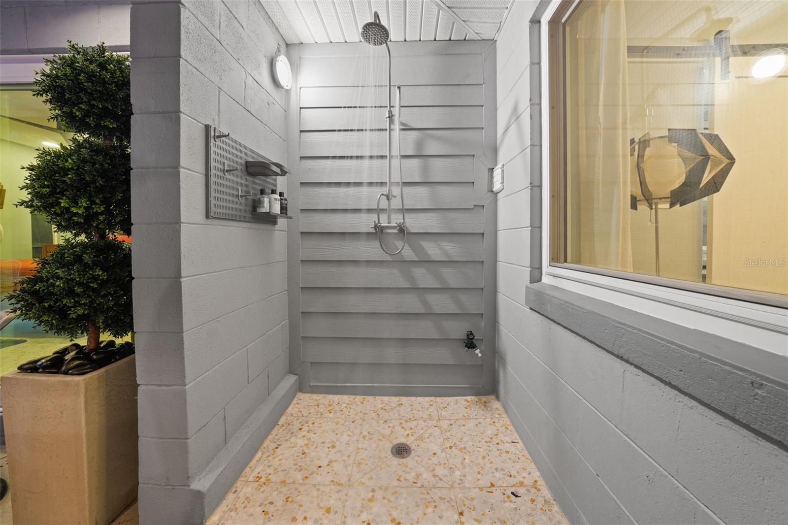 Image 18 of 100 For 222 Clearview Avenue