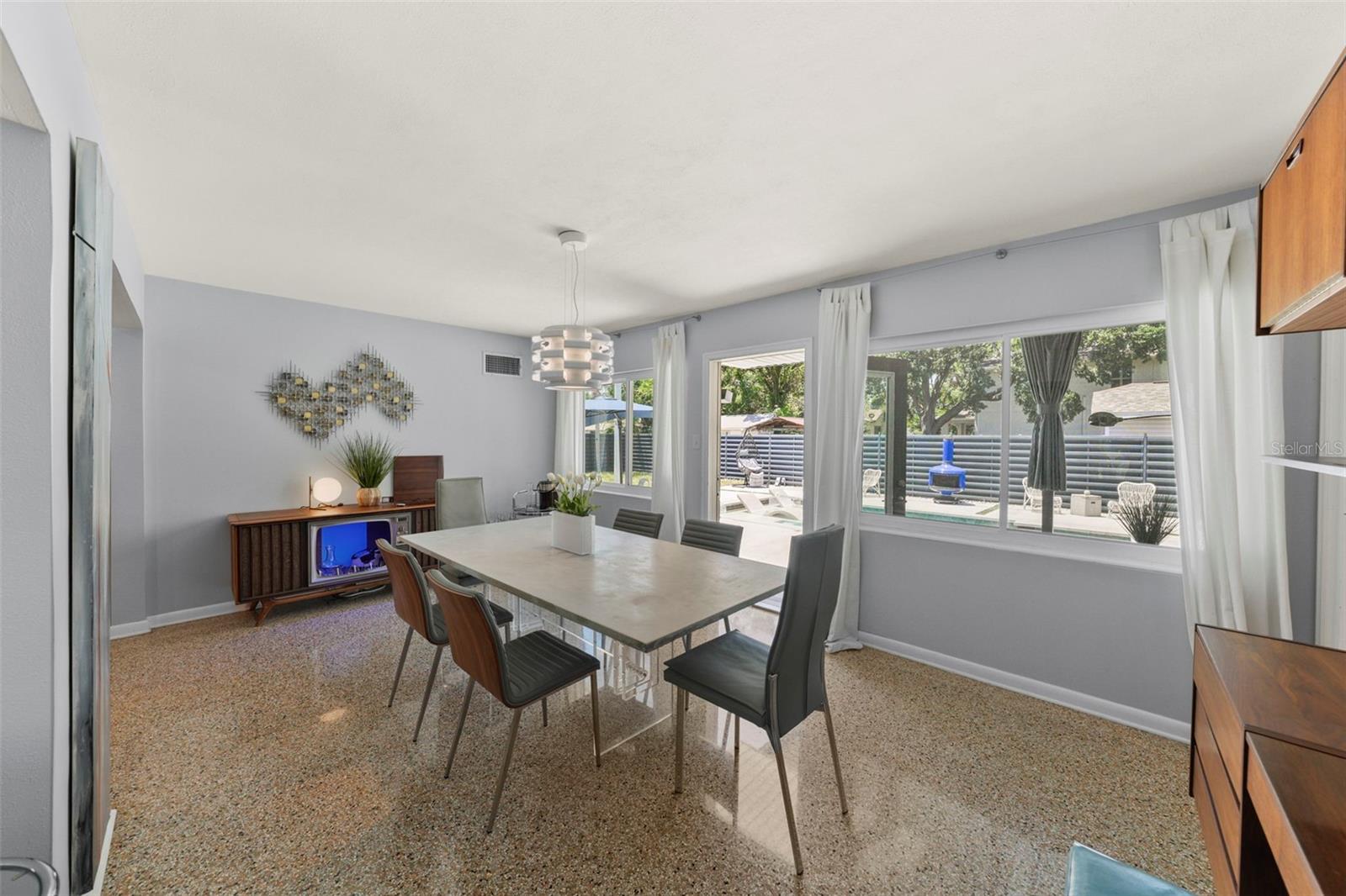Image 26 of 100 For 222 Clearview Avenue