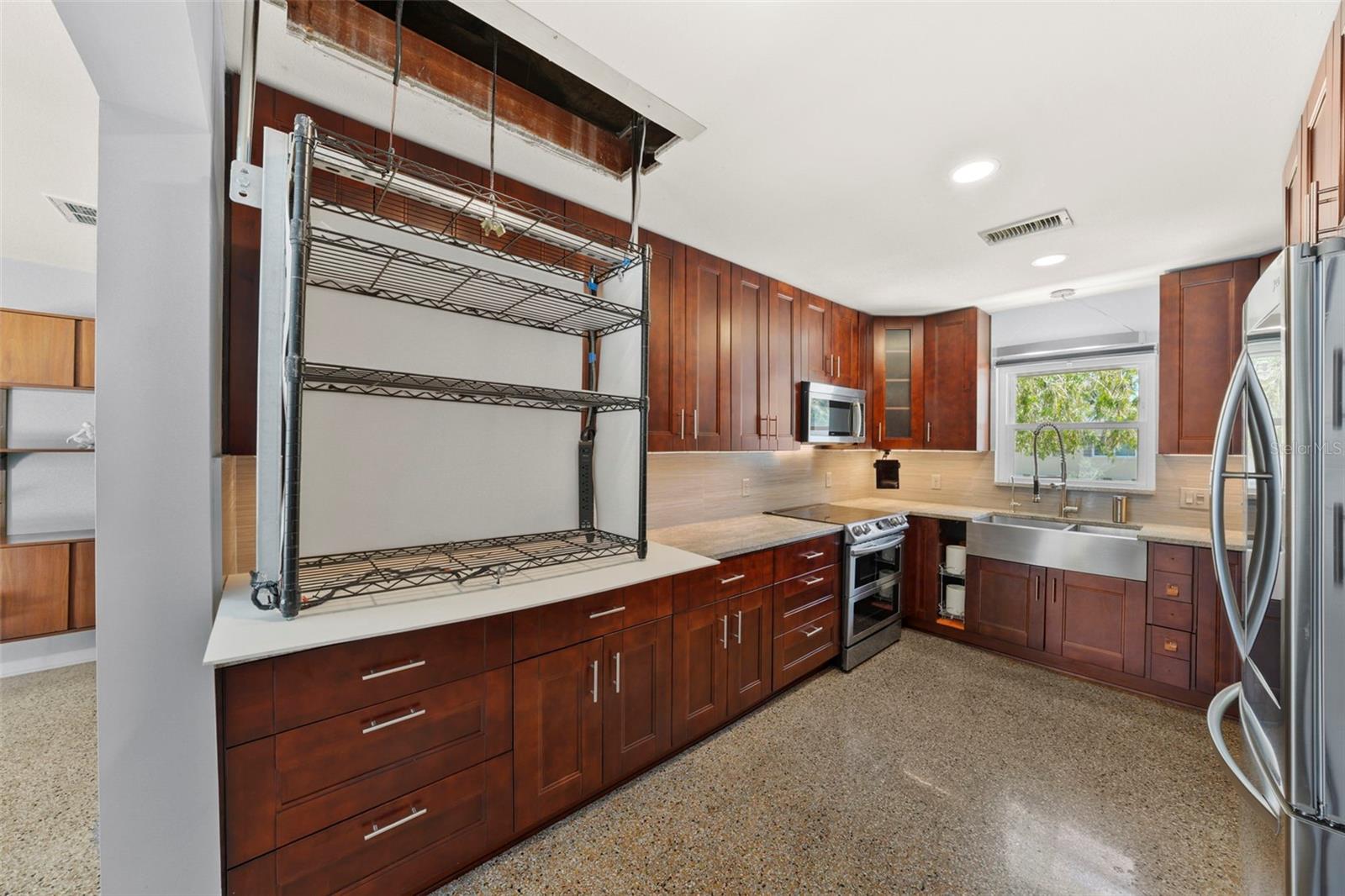 Image 31 of 100 For 222 Clearview Avenue