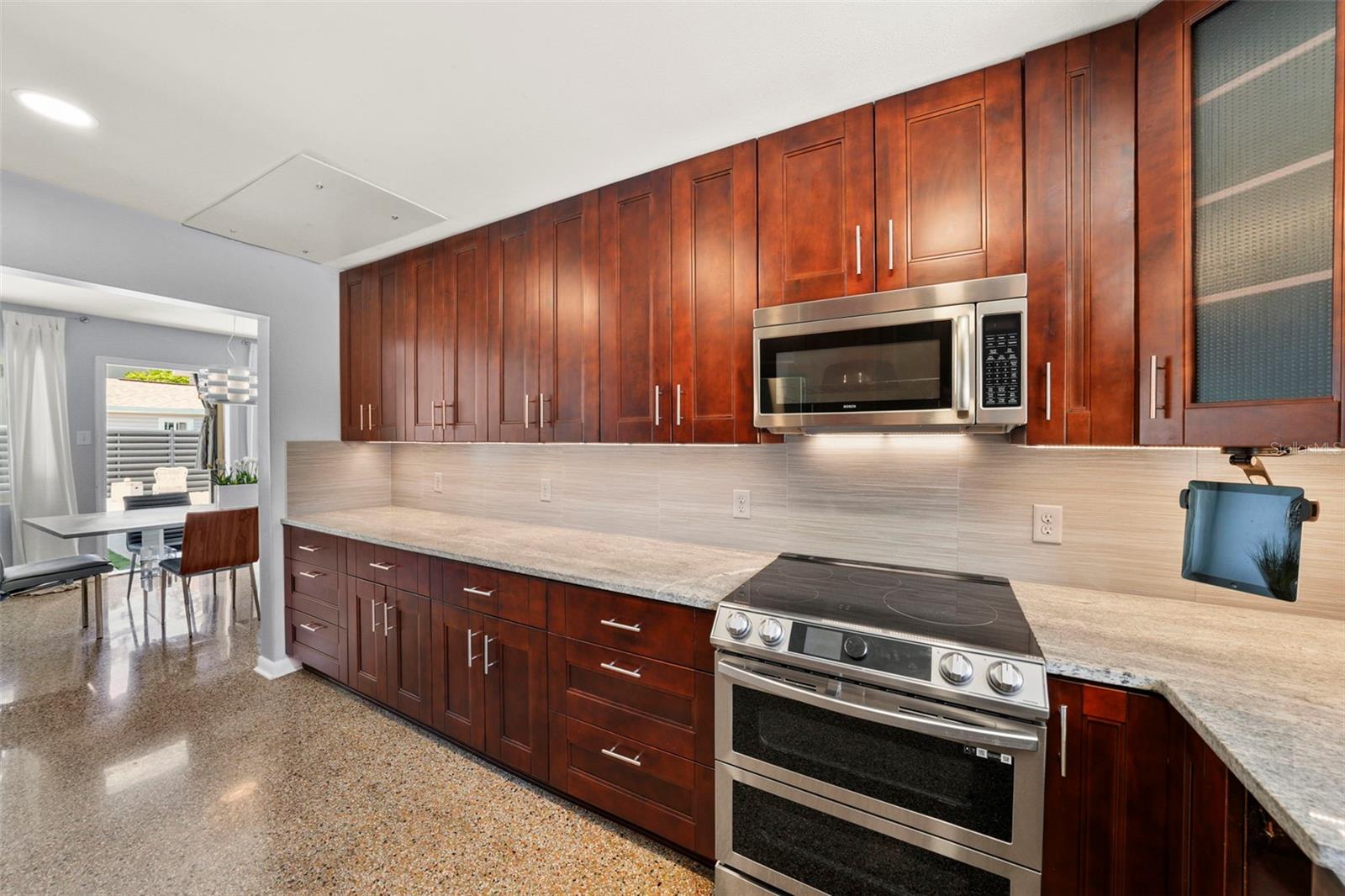 Image 34 of 100 For 222 Clearview Avenue
