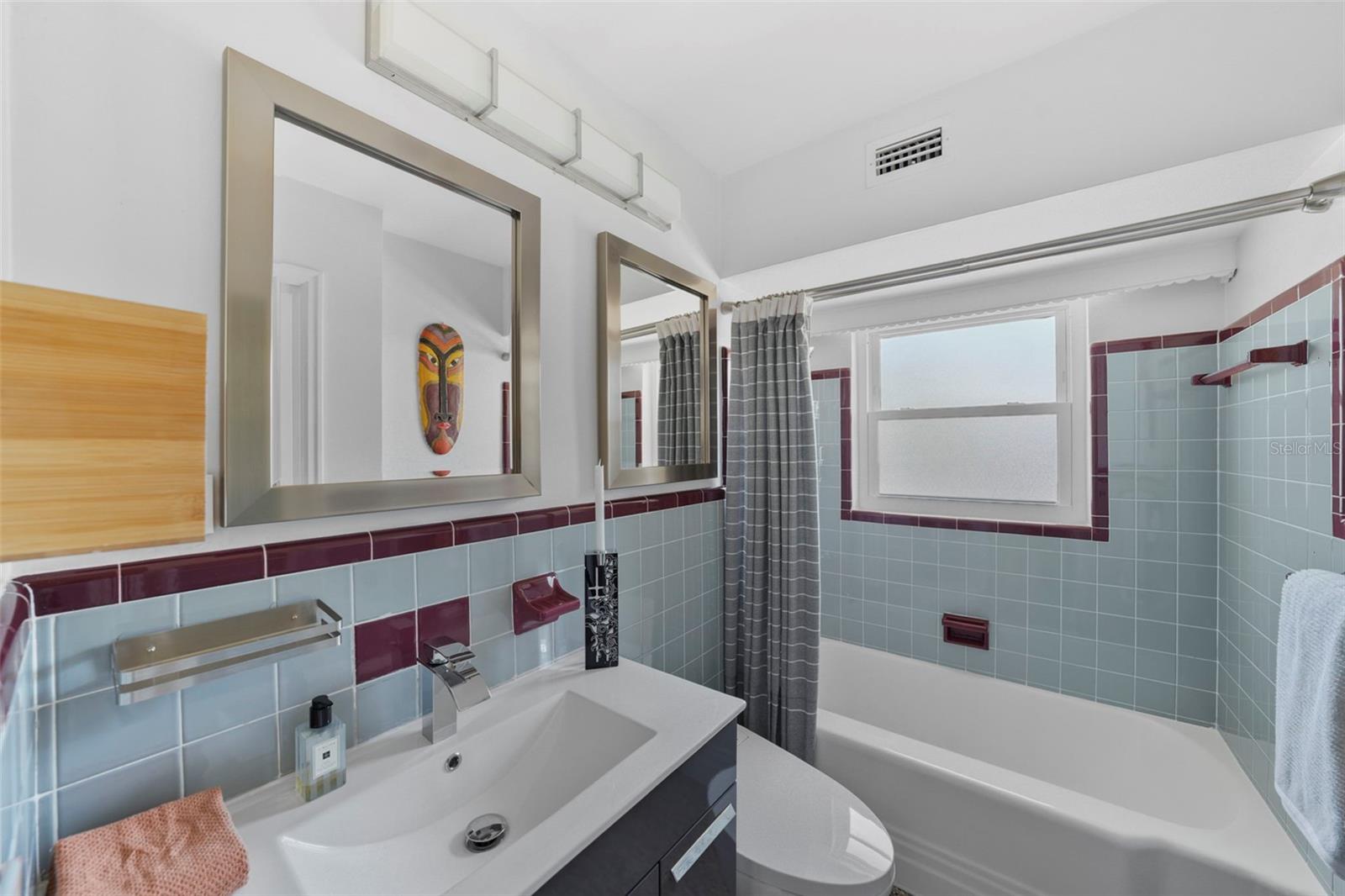Image 42 of 100 For 222 Clearview Avenue