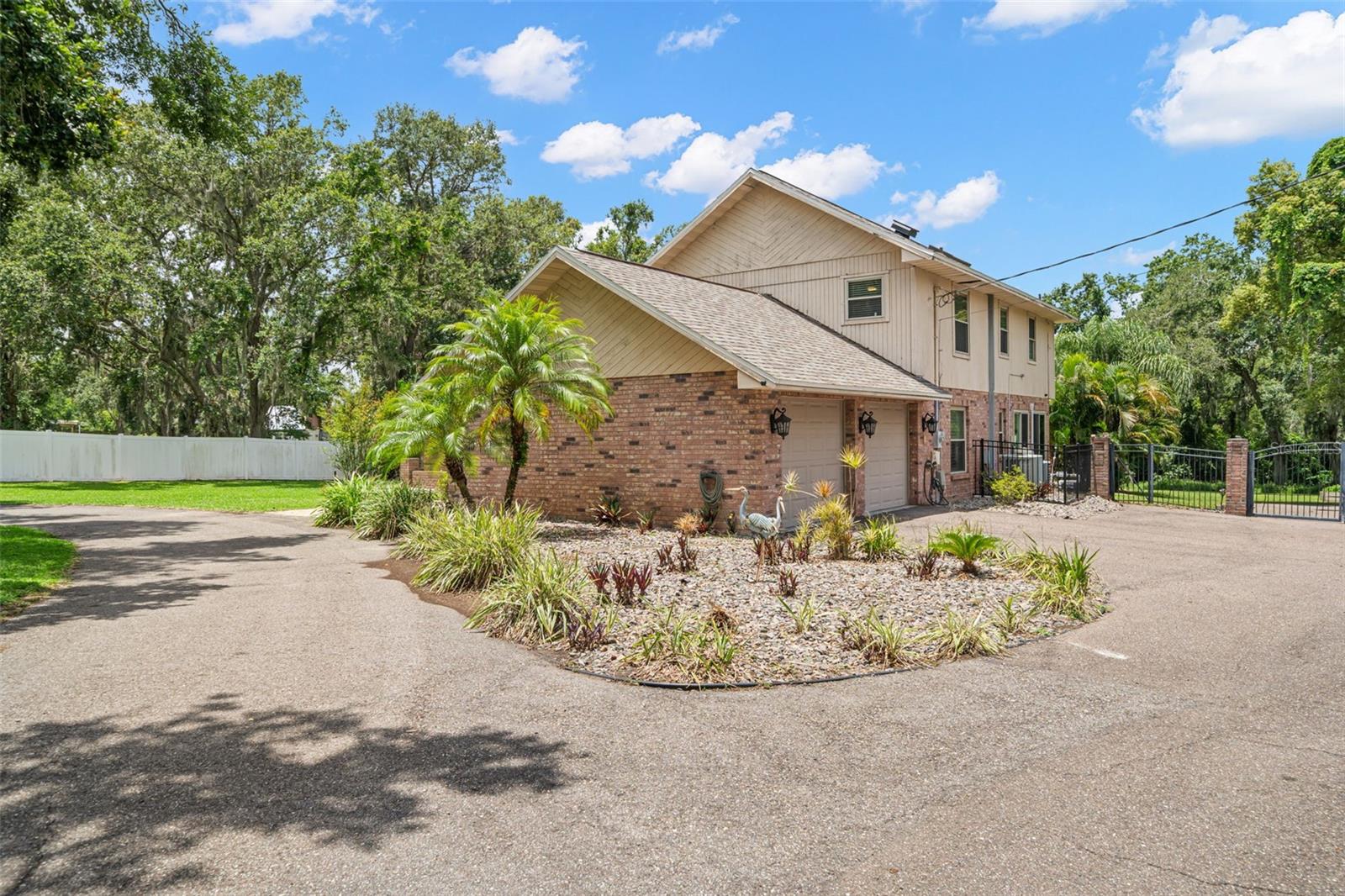 Image 4 of 46 For 2306 Valrico Road