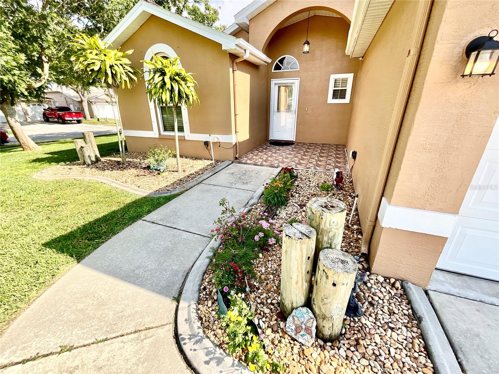 Listing photo id 15 for 6930 Bandura Avenue