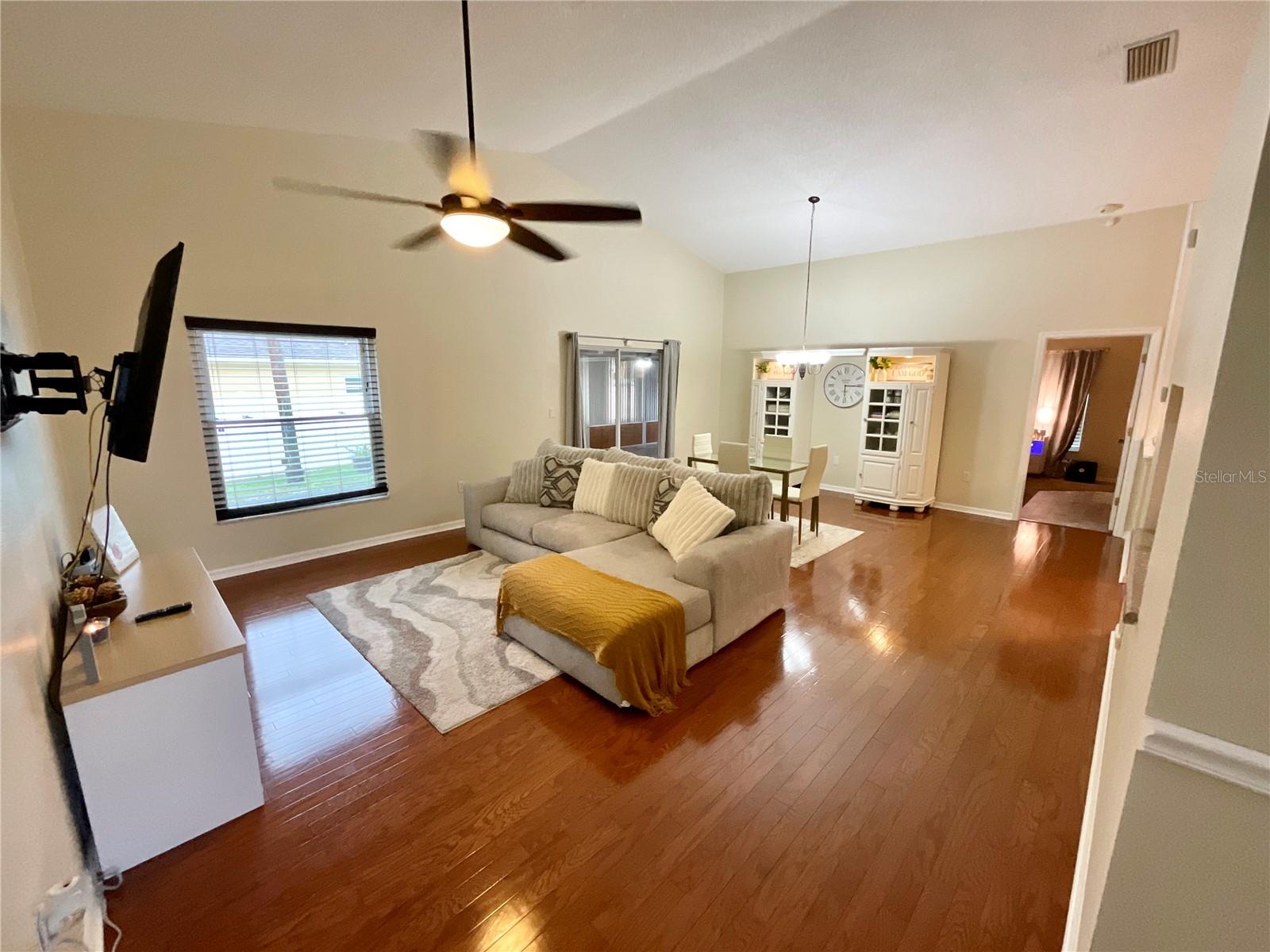 Listing photo id 0 for 6930 Bandura Avenue