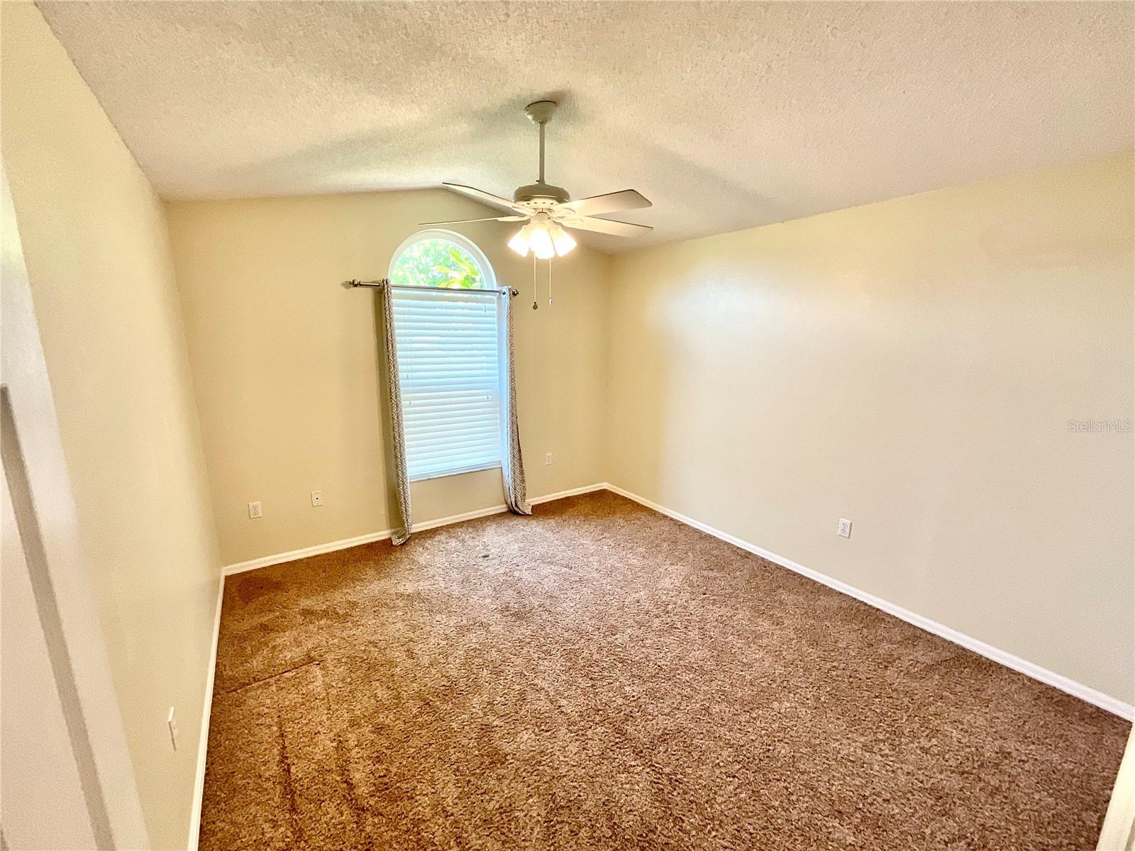 Listing photo id 19 for 6930 Bandura Avenue